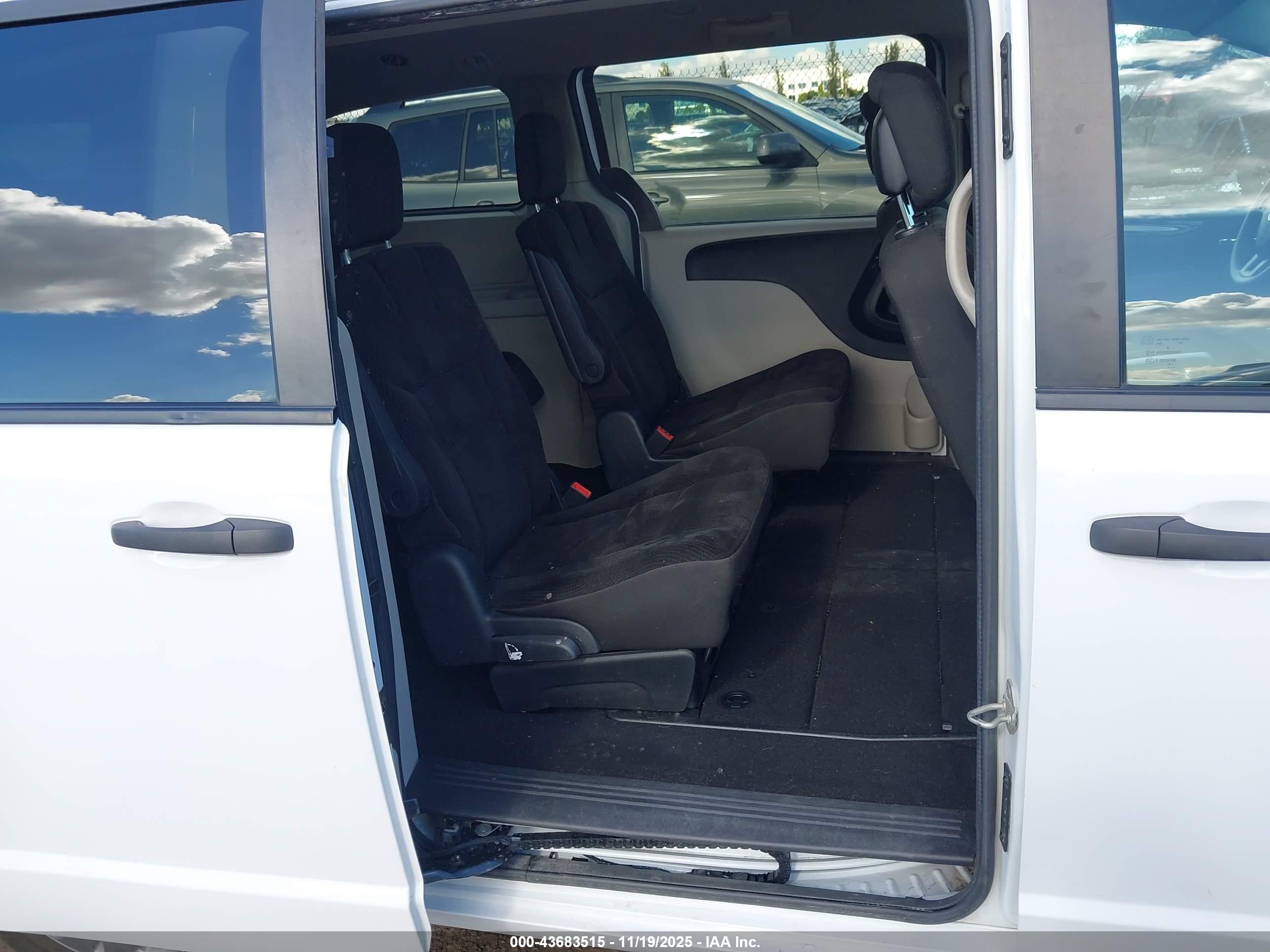 DODGE GRAND image 8
