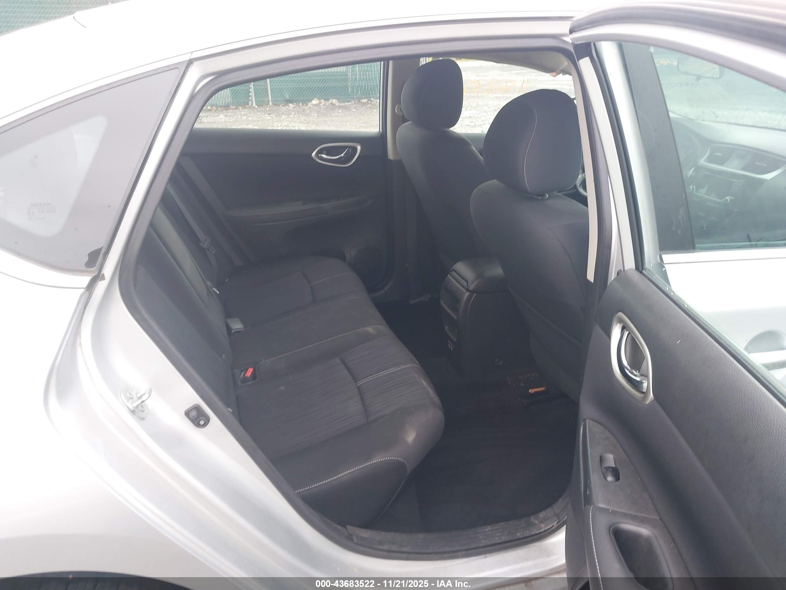 NISSAN SENTRA image 8