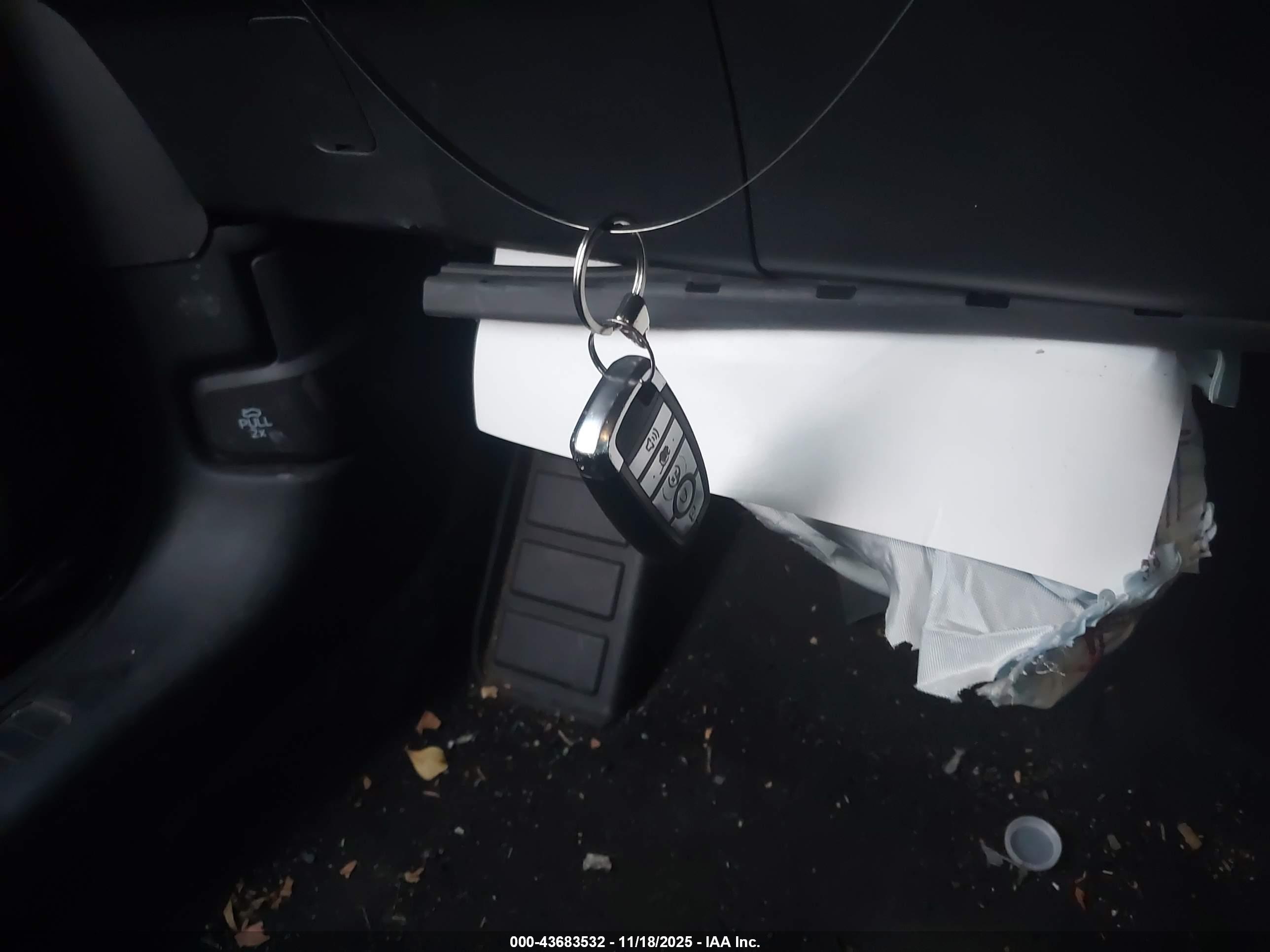 FORD ESCAPE image 11