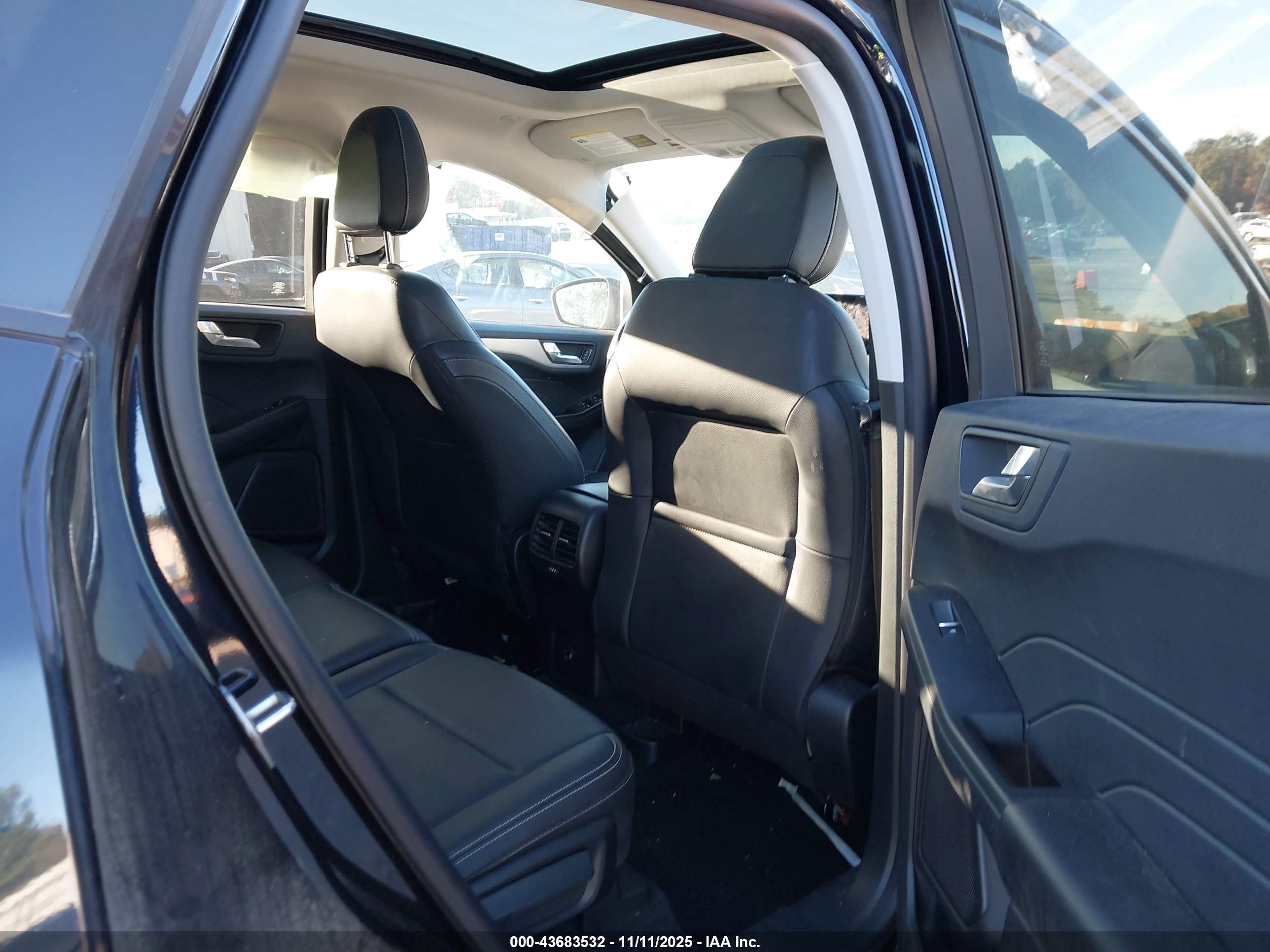 FORD ESCAPE image 8