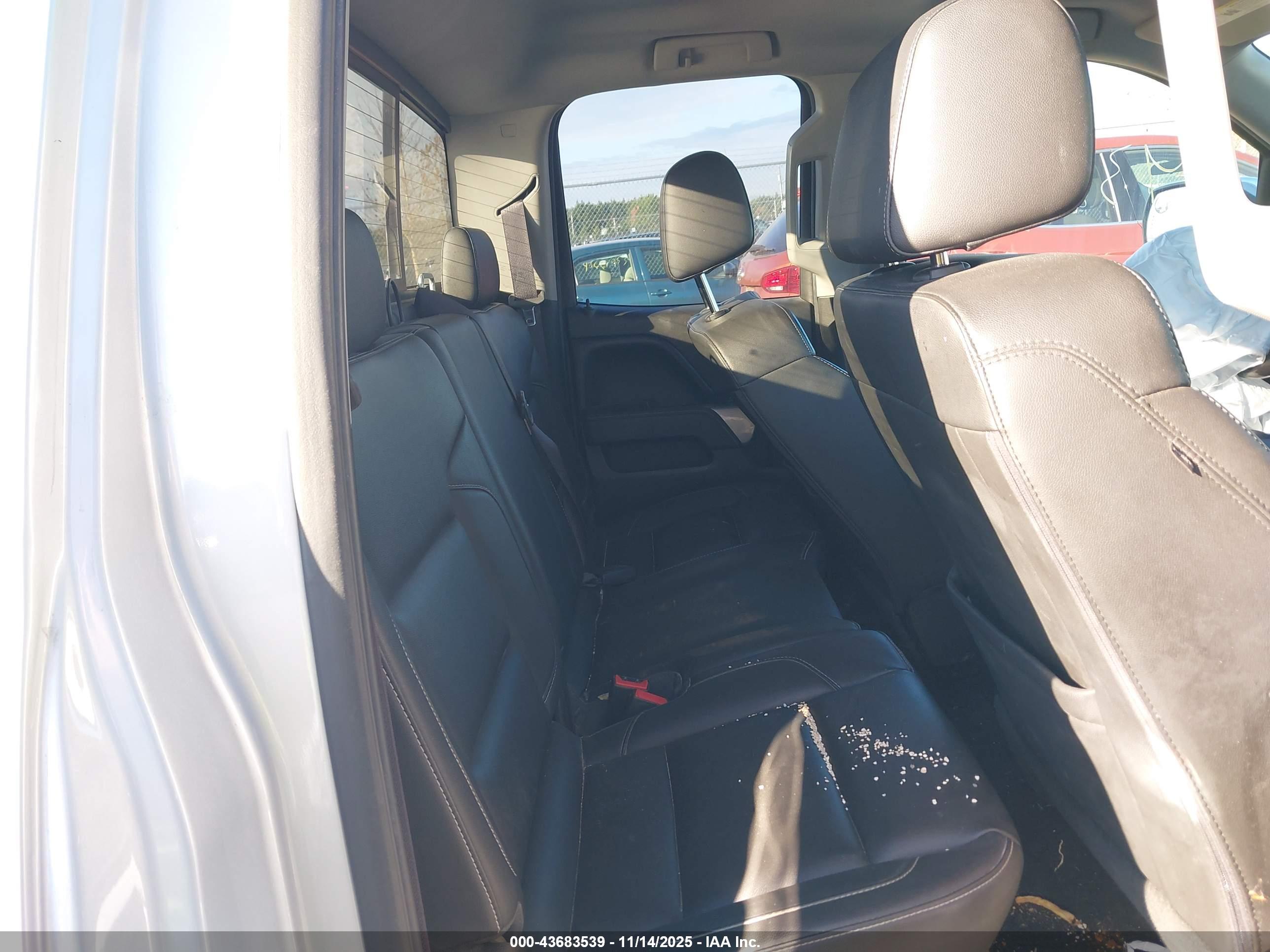 CHEVROLET SILVERADO image 8