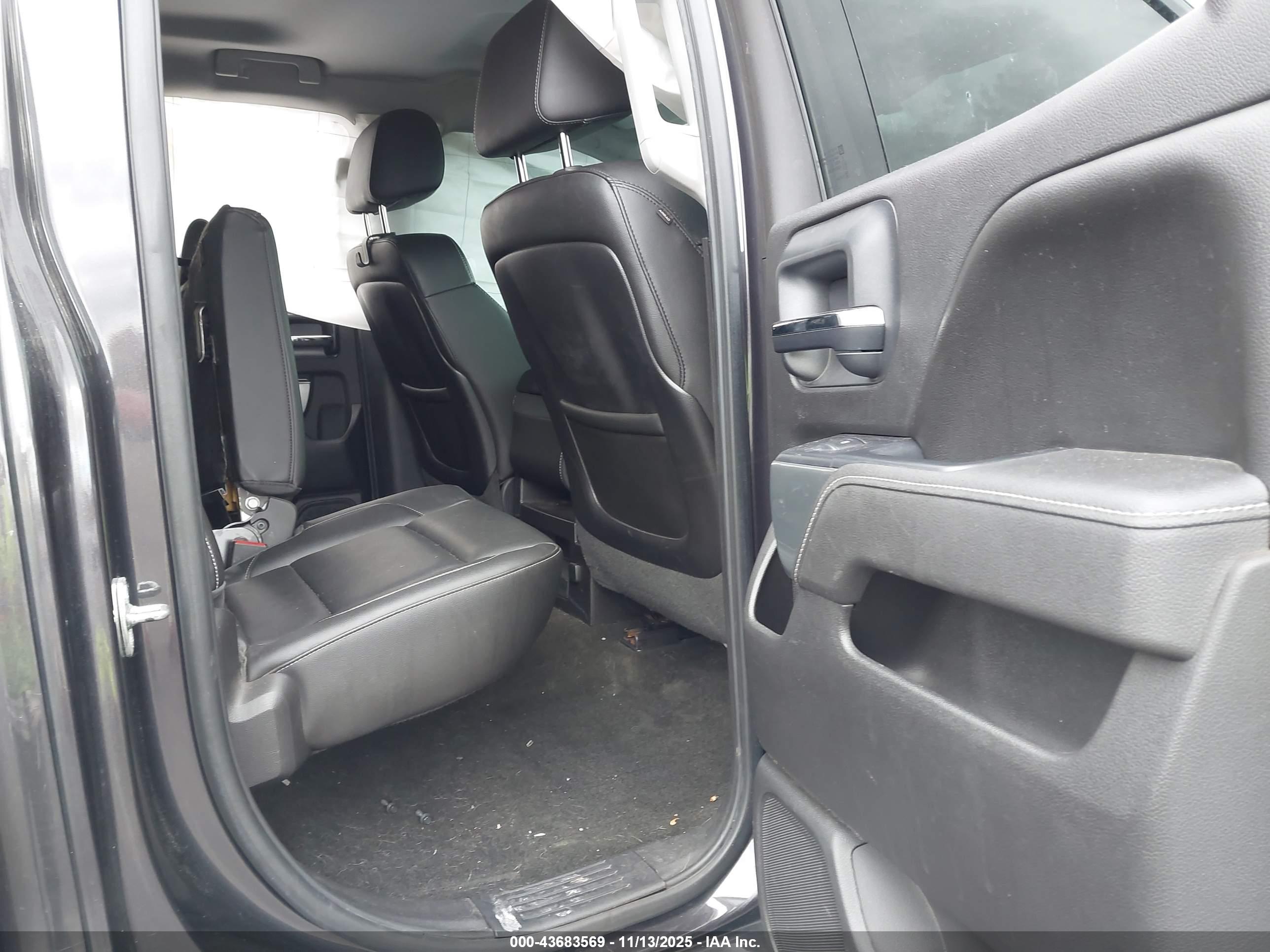 CHEVROLET SILVERADO image 8