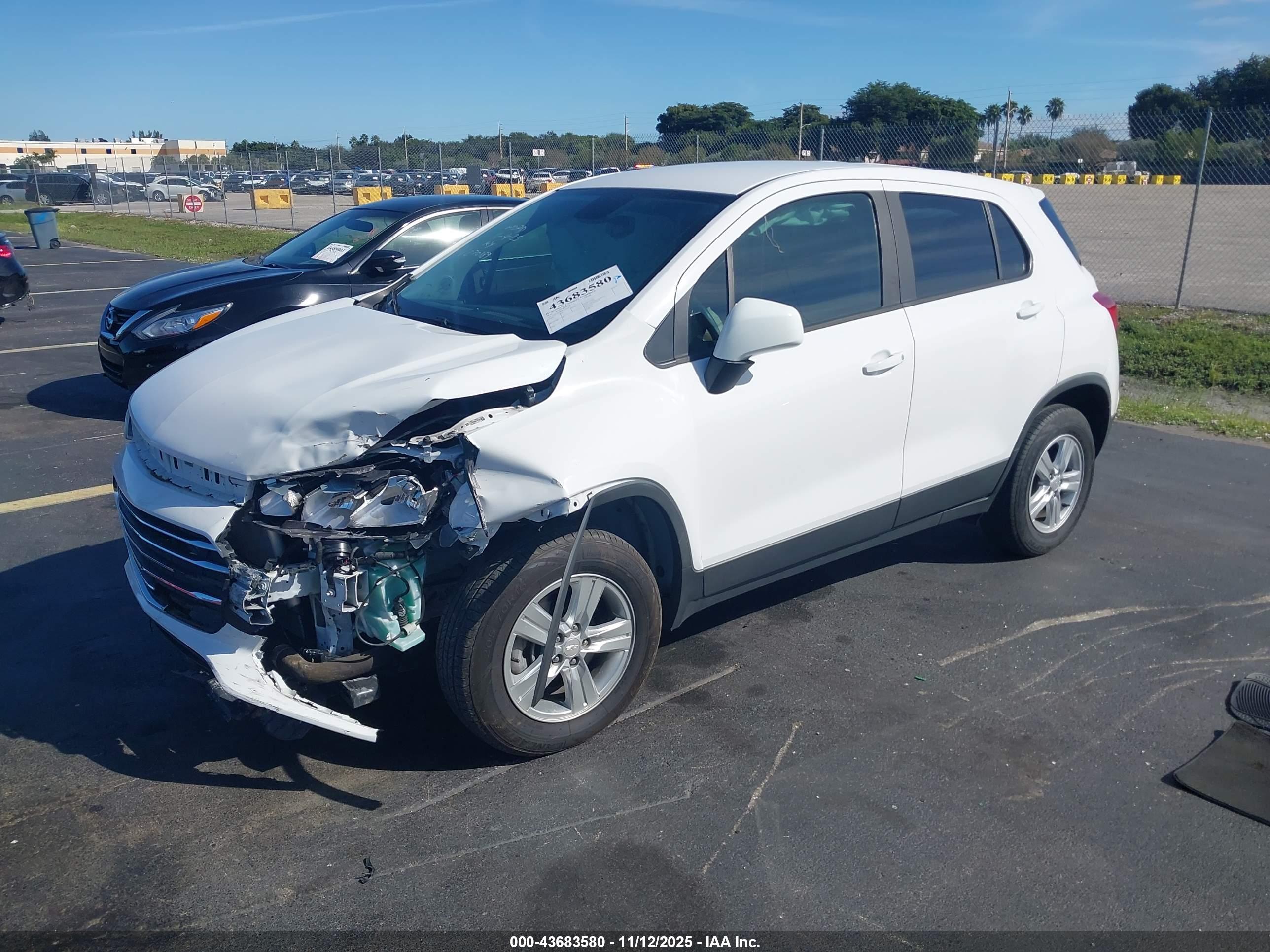 CHEVROLET TRAX image 2