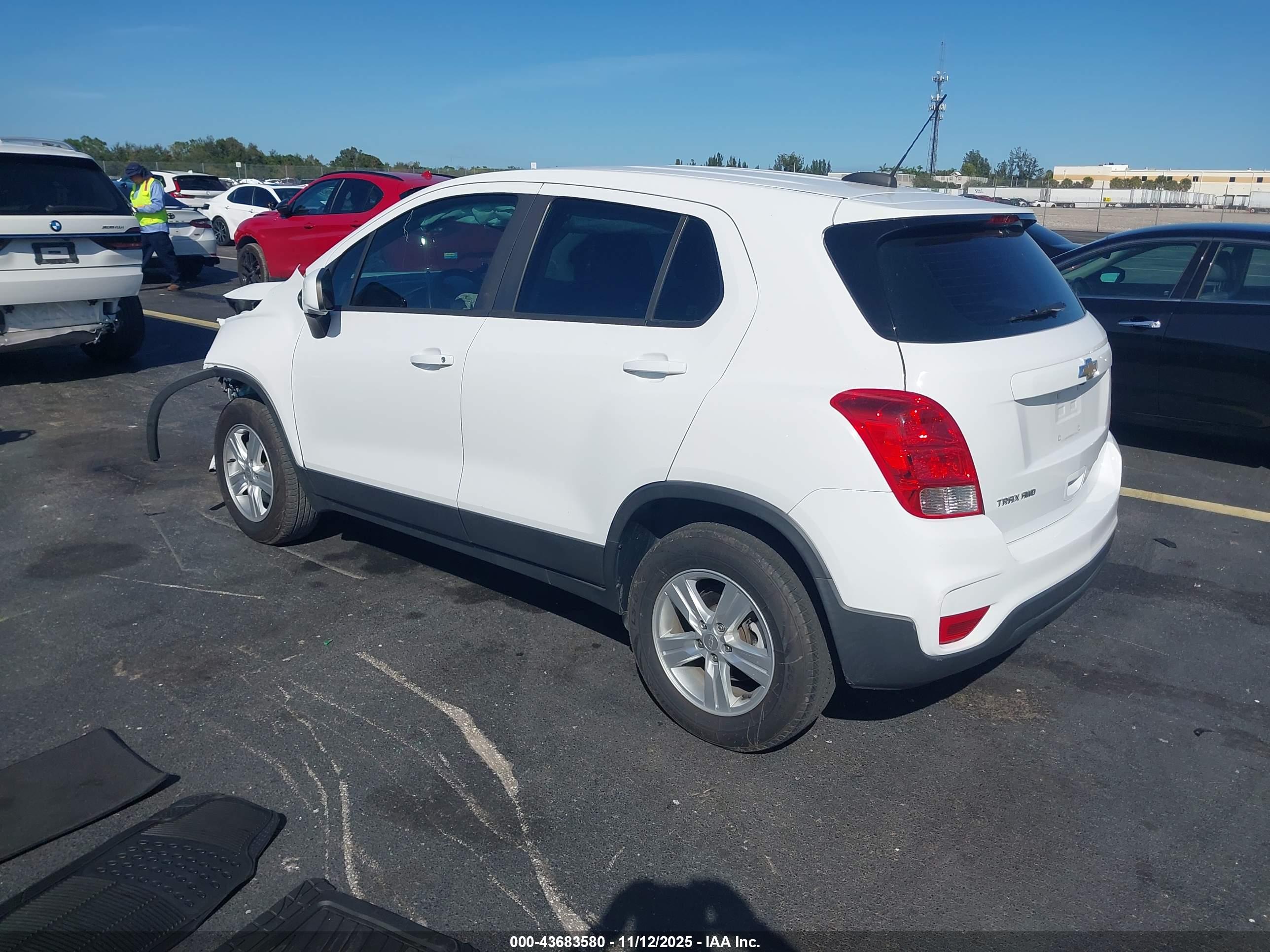 CHEVROLET TRAX image 3
