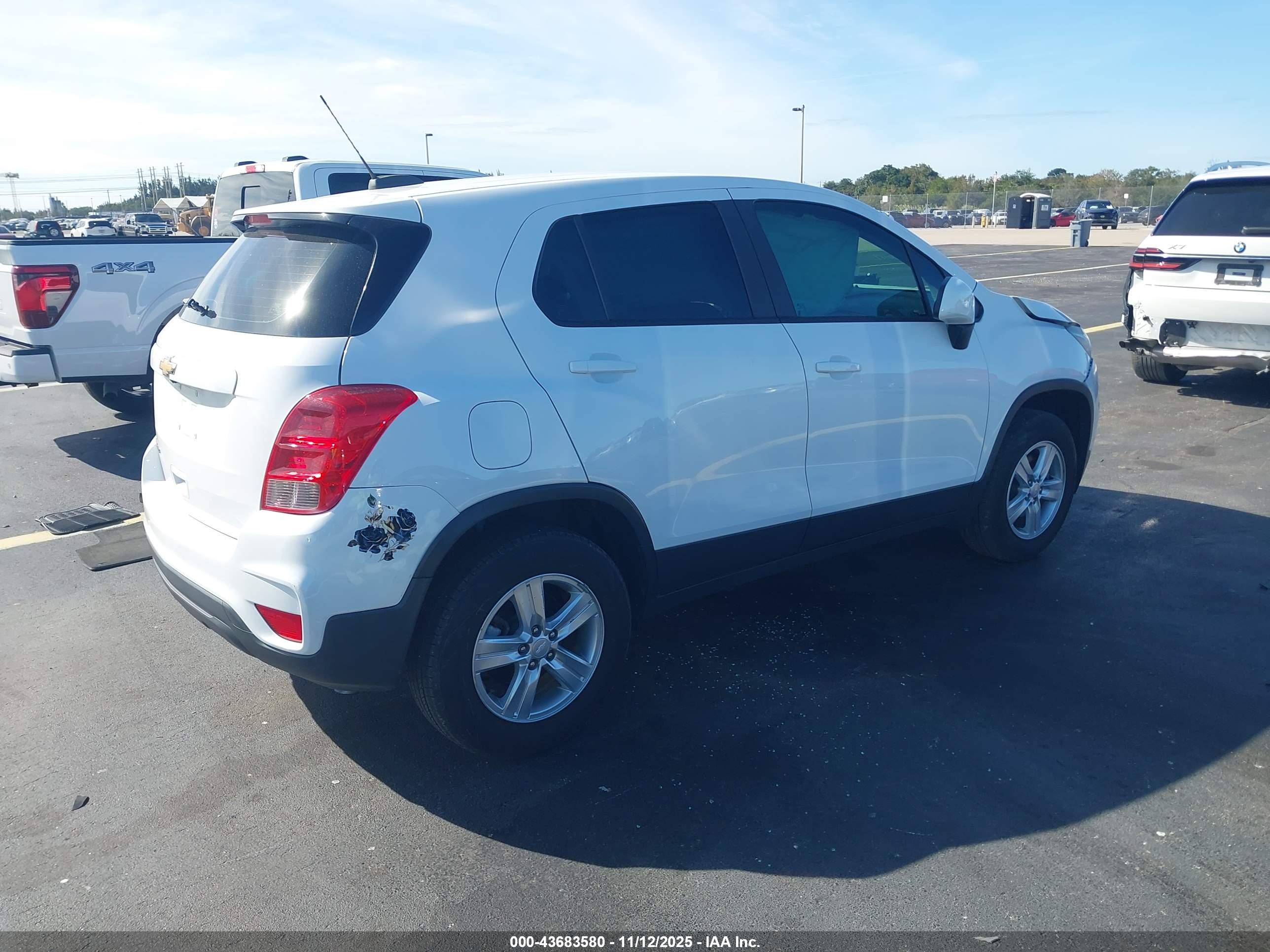 CHEVROLET TRAX image 4