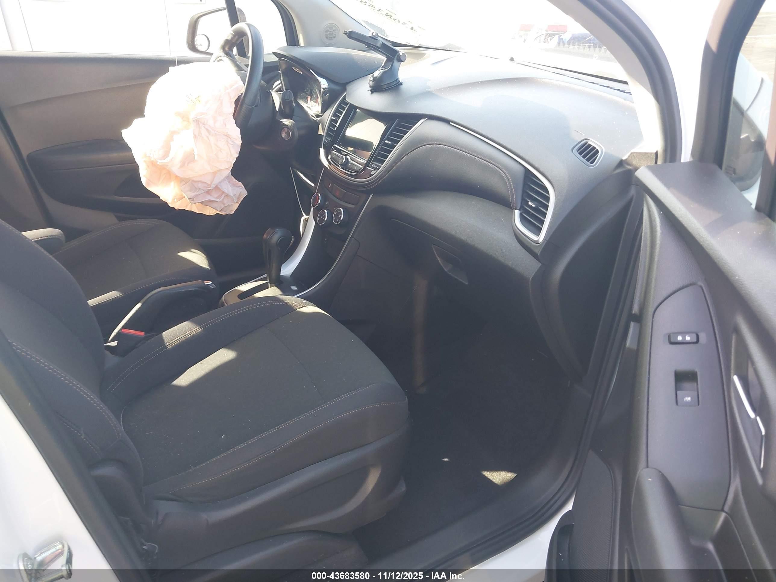 CHEVROLET TRAX image 5