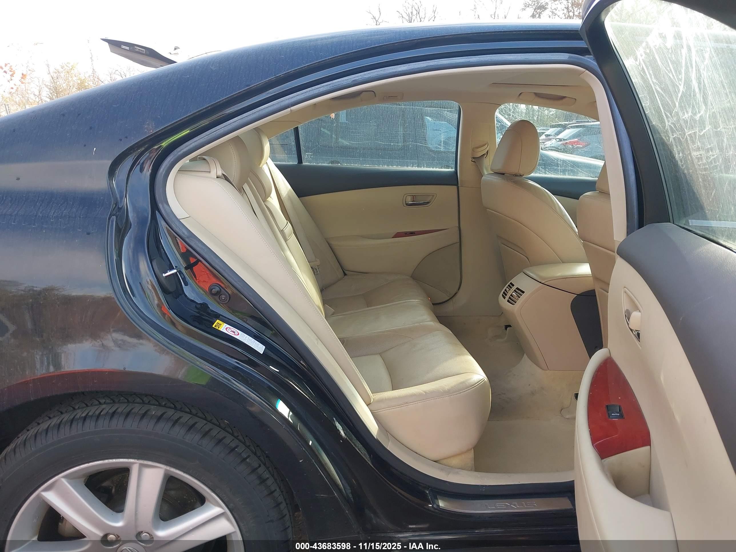 LEXUS ES image 8