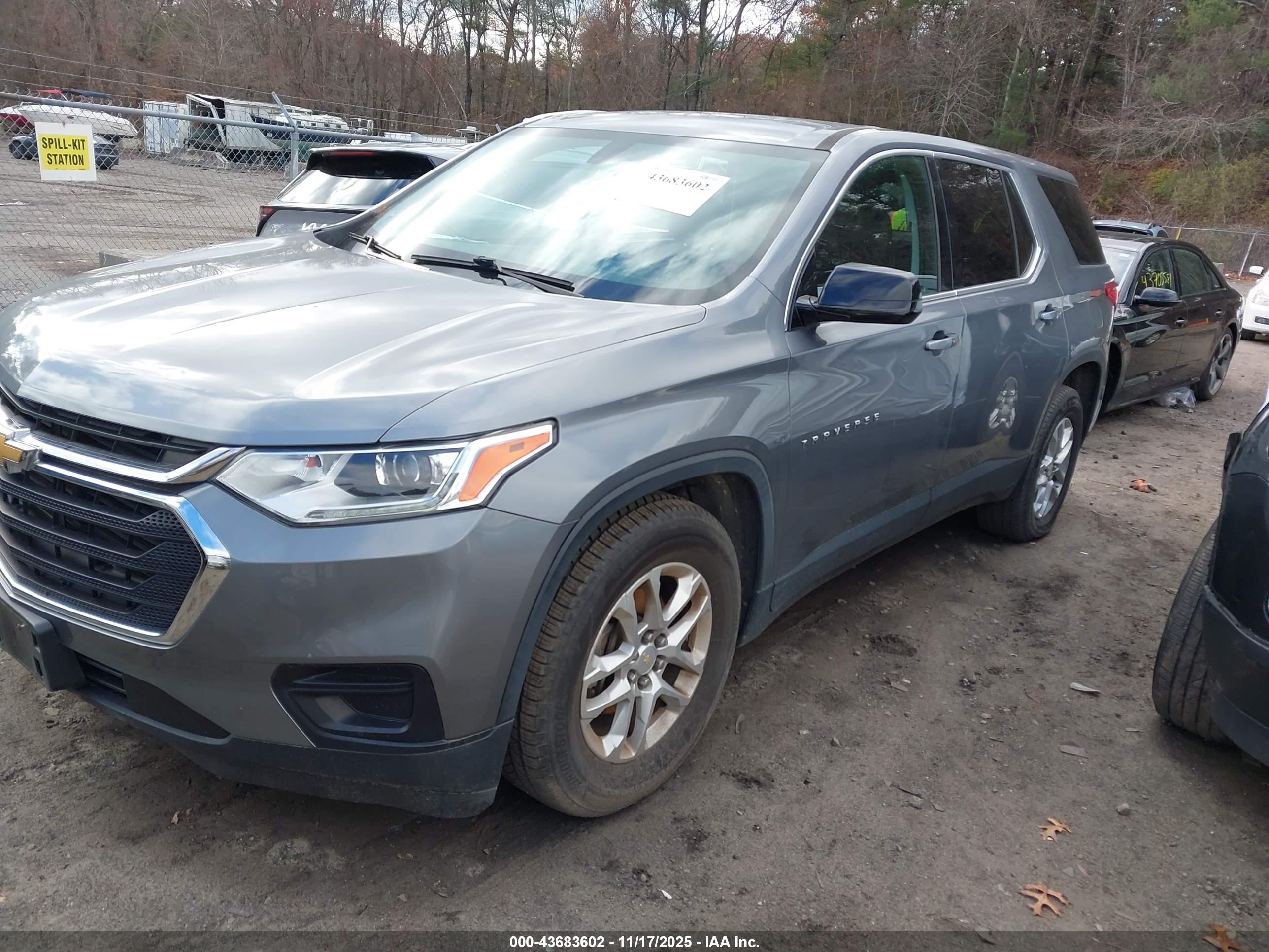 CHEVROLET TRAVERSE image 2