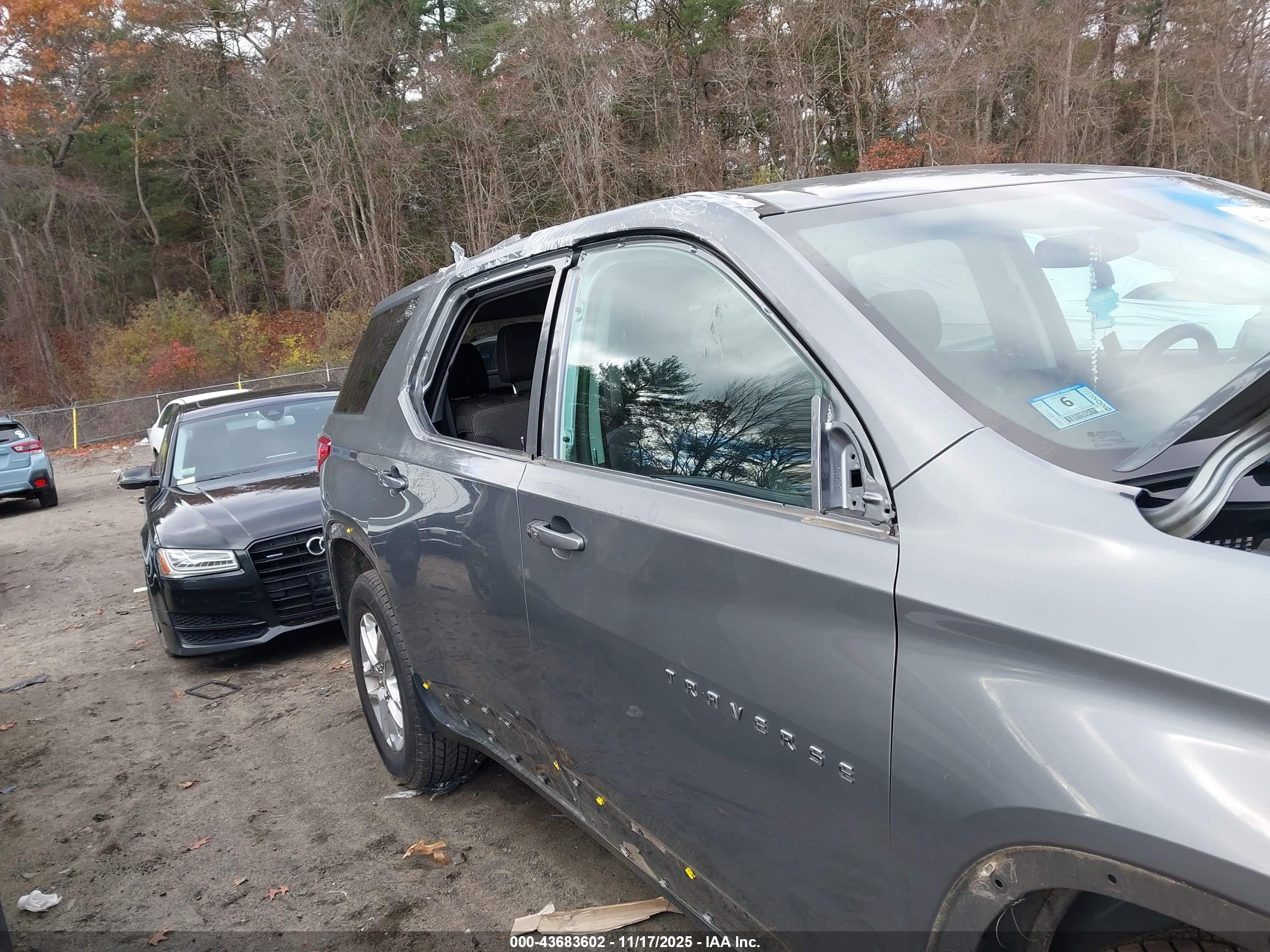 CHEVROLET TRAVERSE image 6