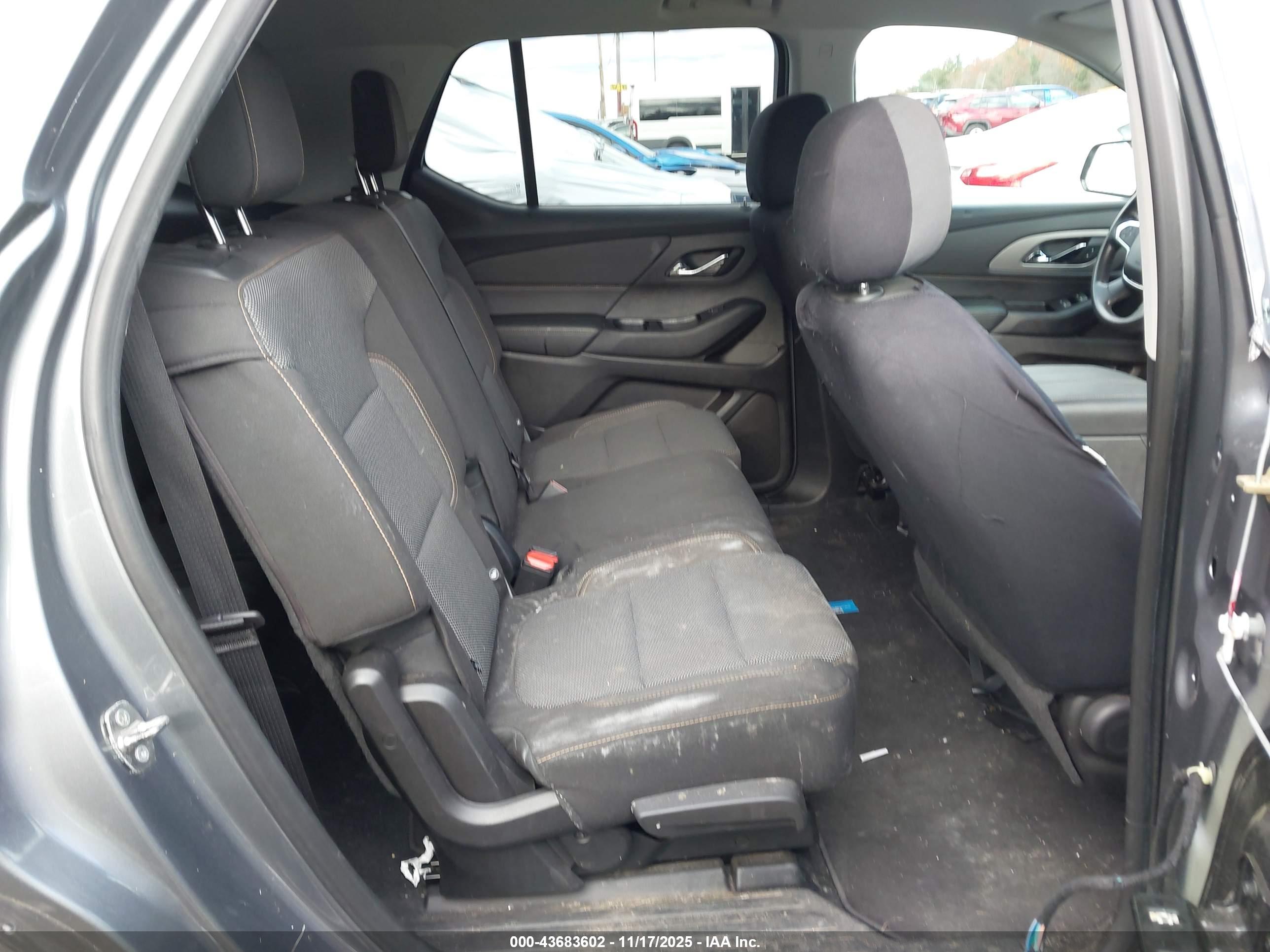 CHEVROLET TRAVERSE image 8