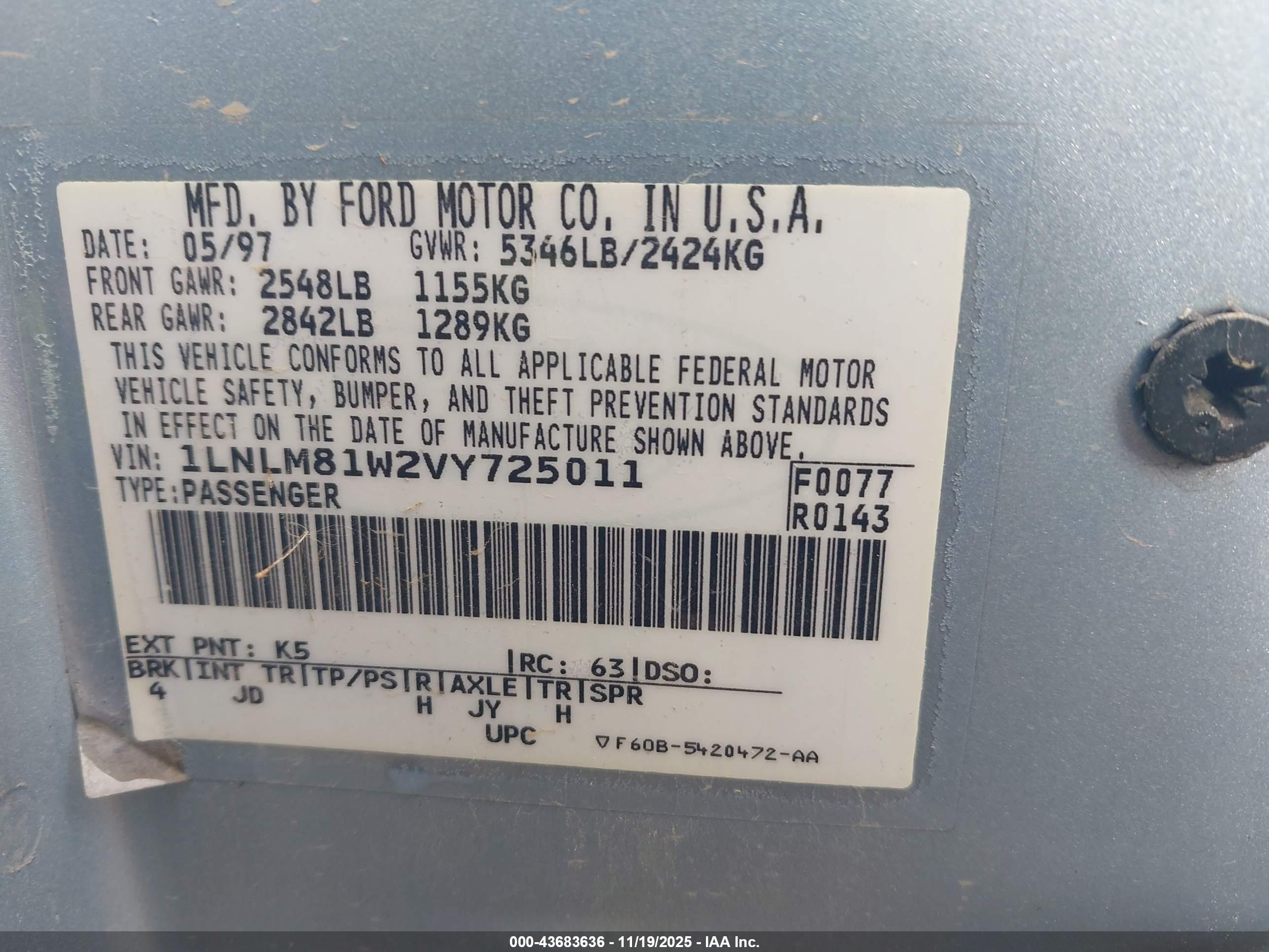 LINCOLN TOWN image 9