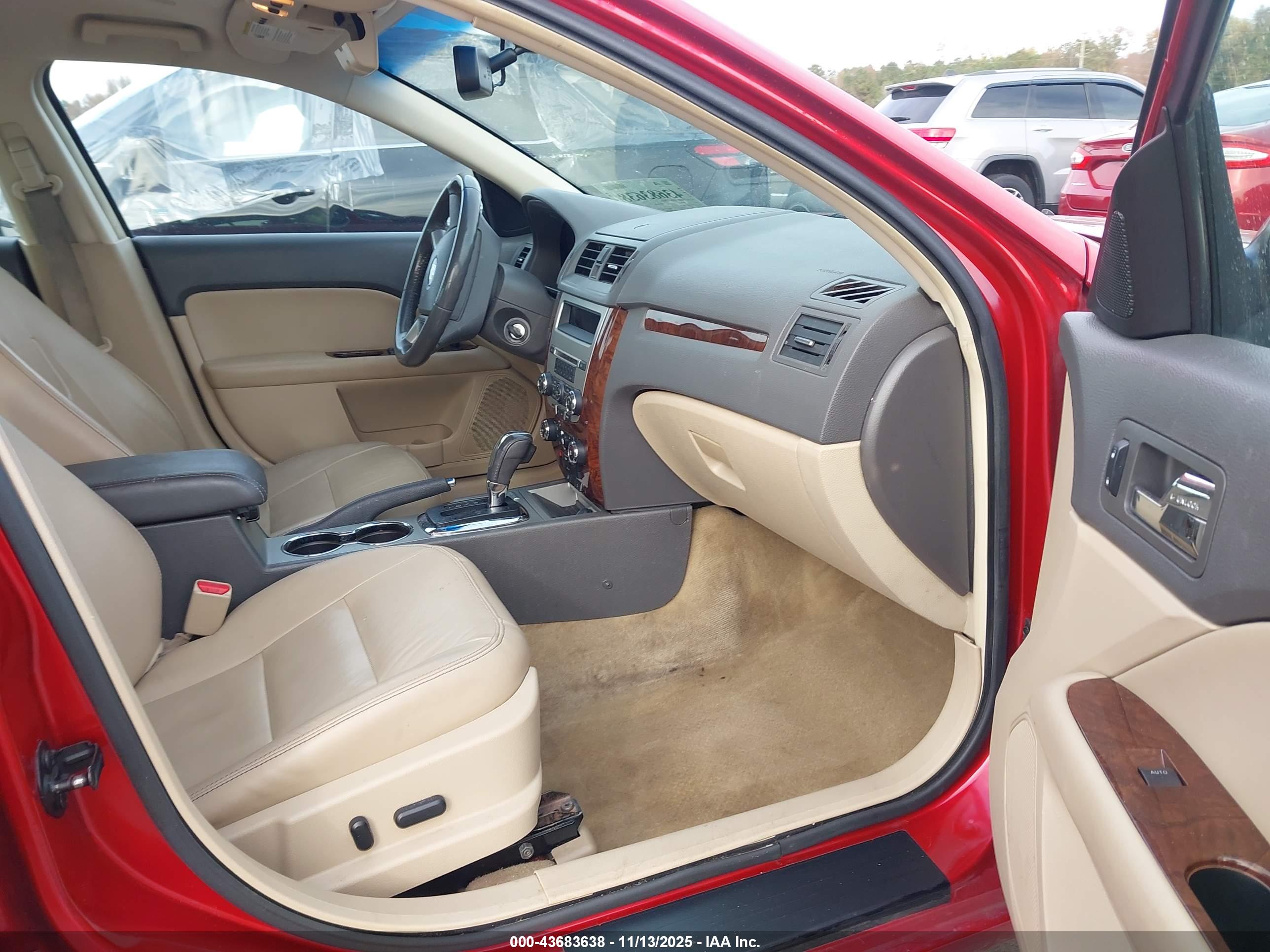 FORD FUSION image 5