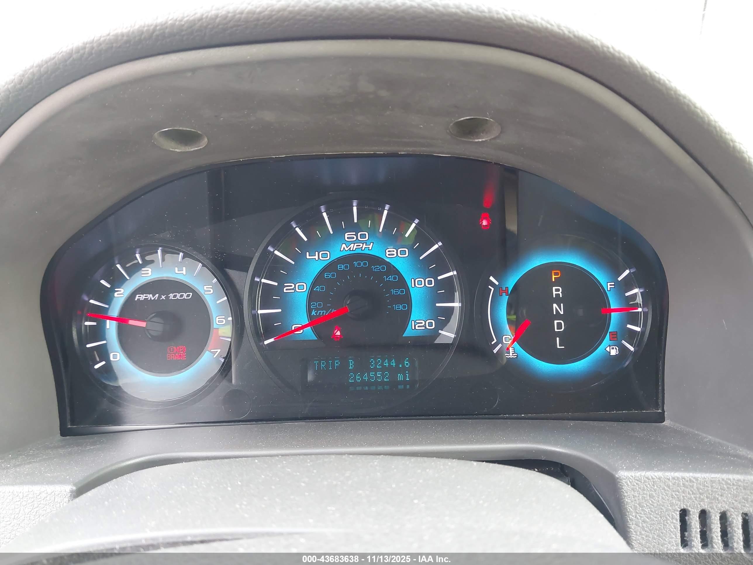 FORD FUSION image 7