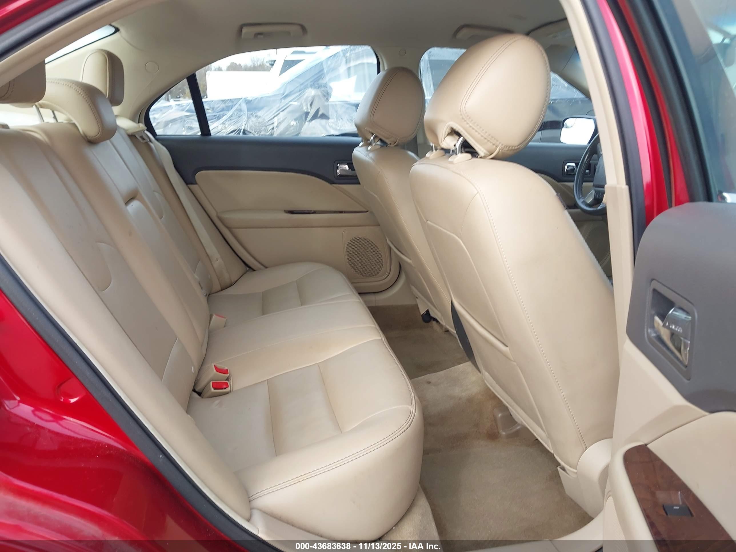 FORD FUSION image 8