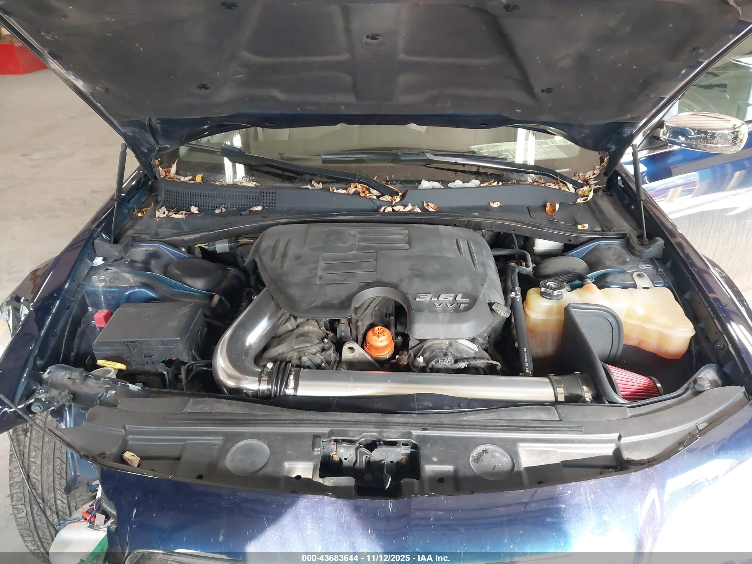 CHRYSLER 300C image 10