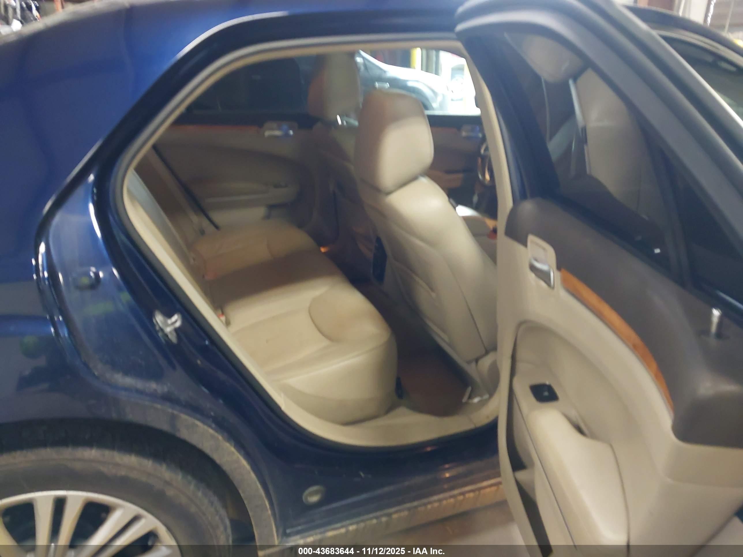 CHRYSLER 300C image 8