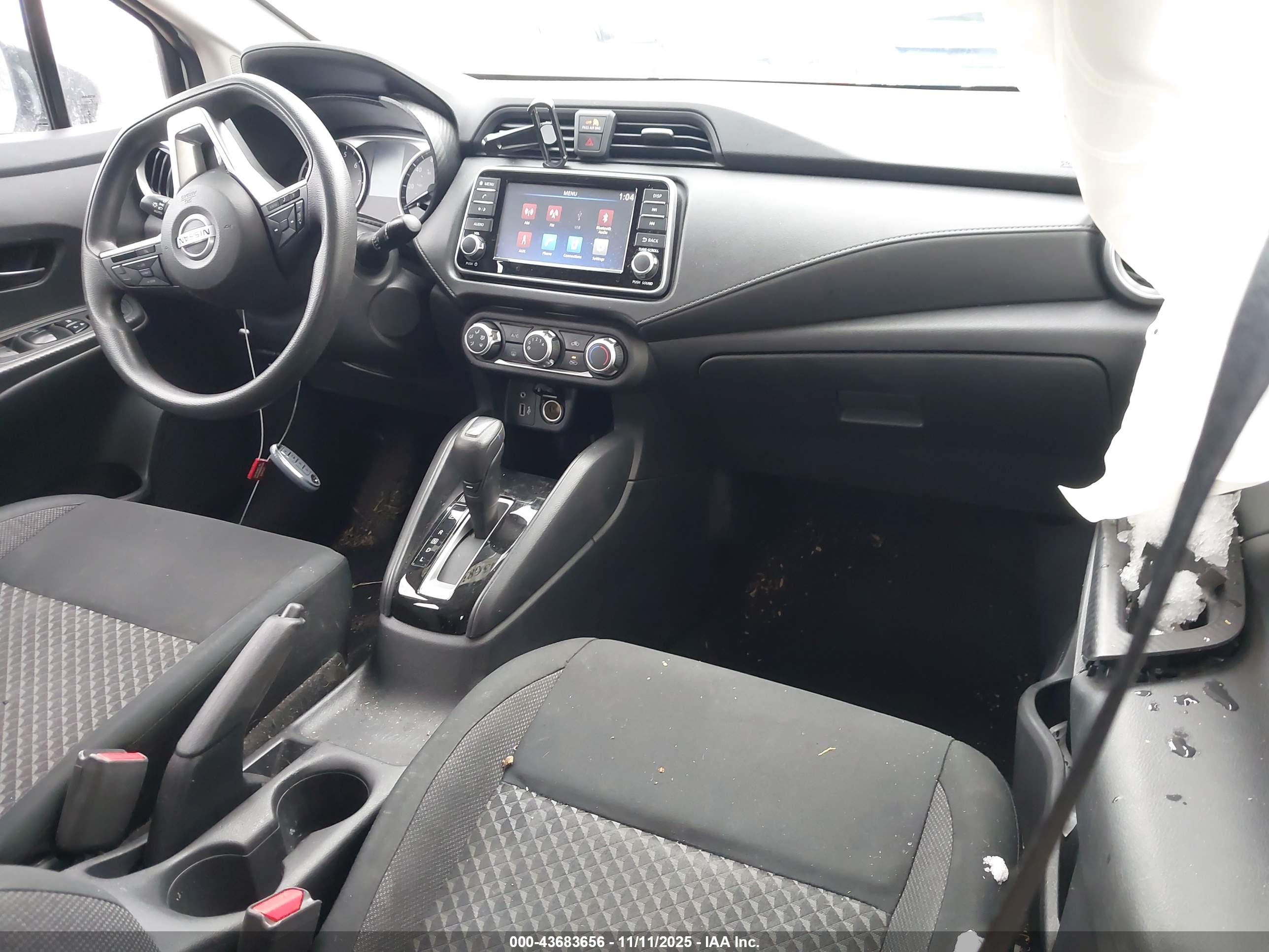 NISSAN VERSA image 5