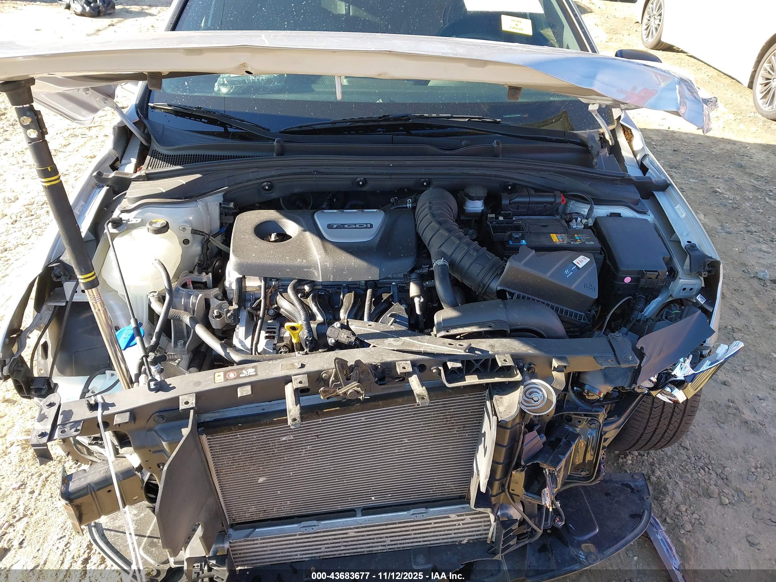 HYUNDAI ELANTRA image 10