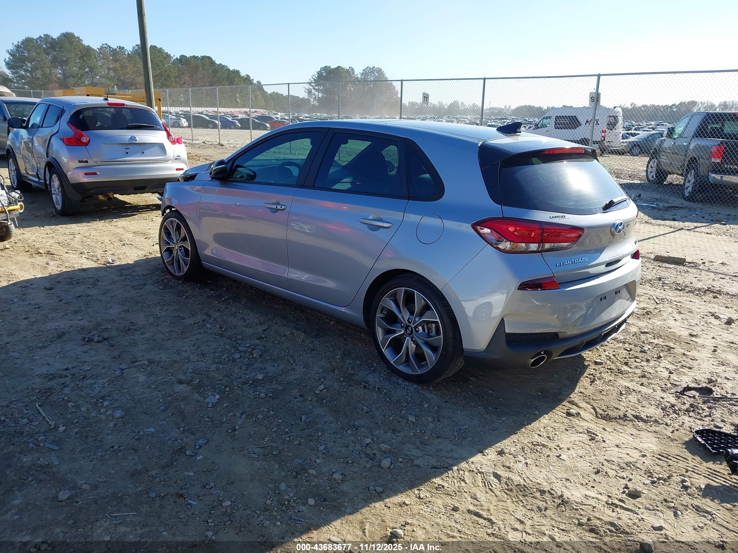 HYUNDAI ELANTRA image 3