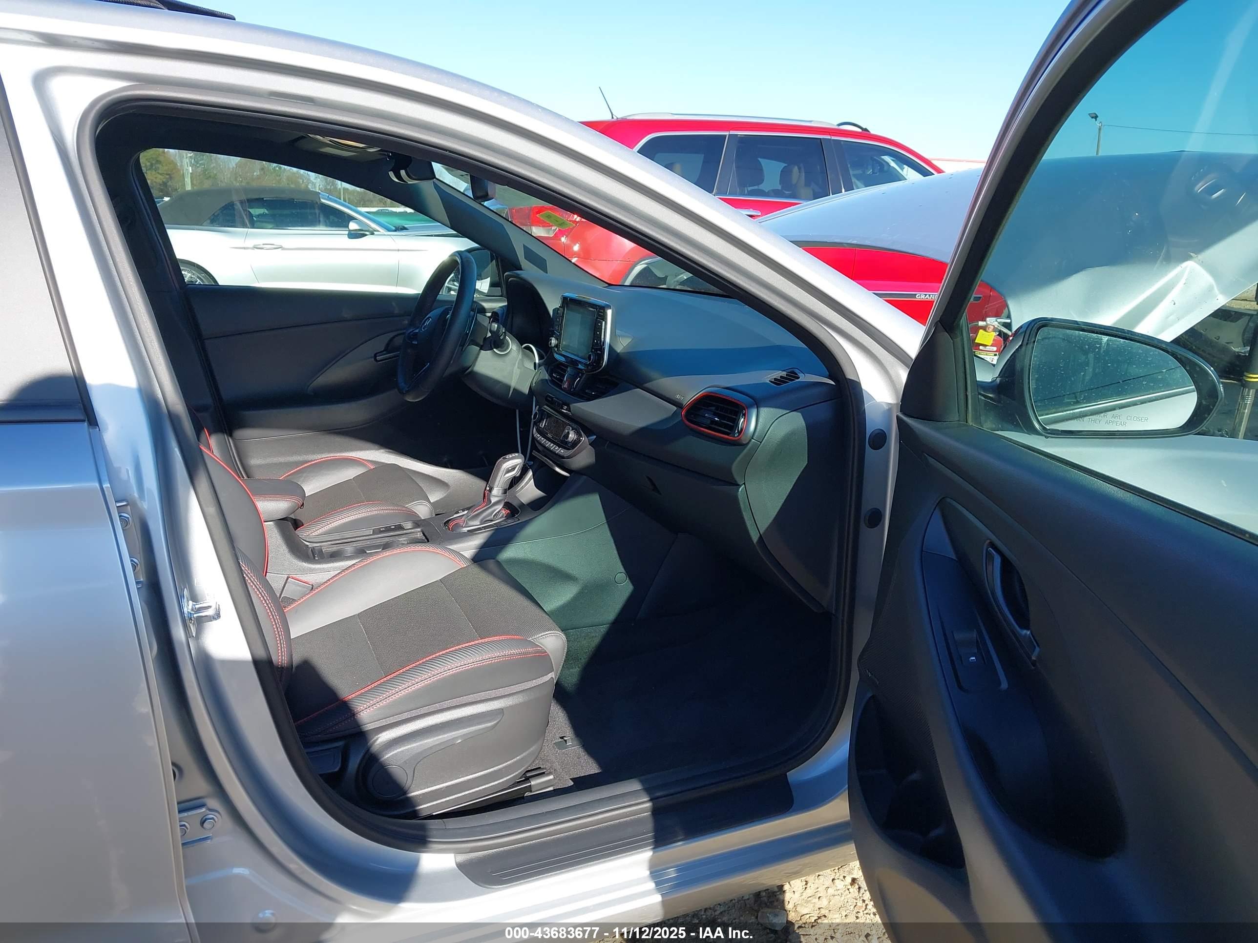 HYUNDAI ELANTRA image 5