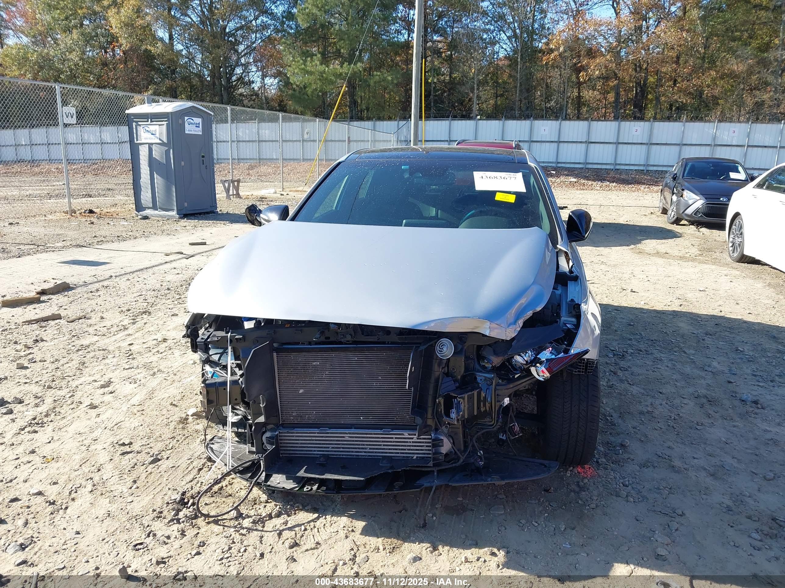 HYUNDAI ELANTRA image 6