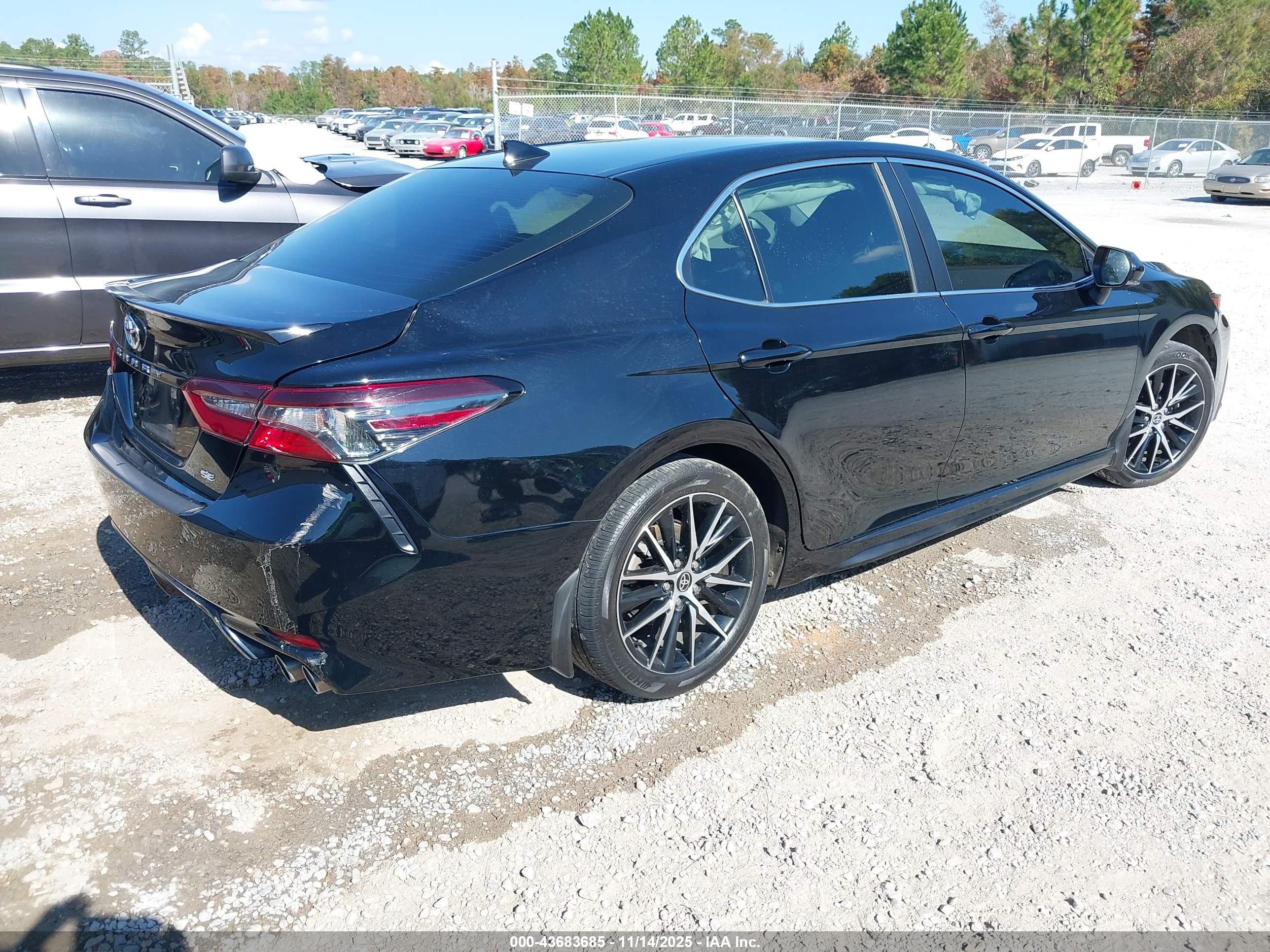 TOYOTA CAMRY image 4