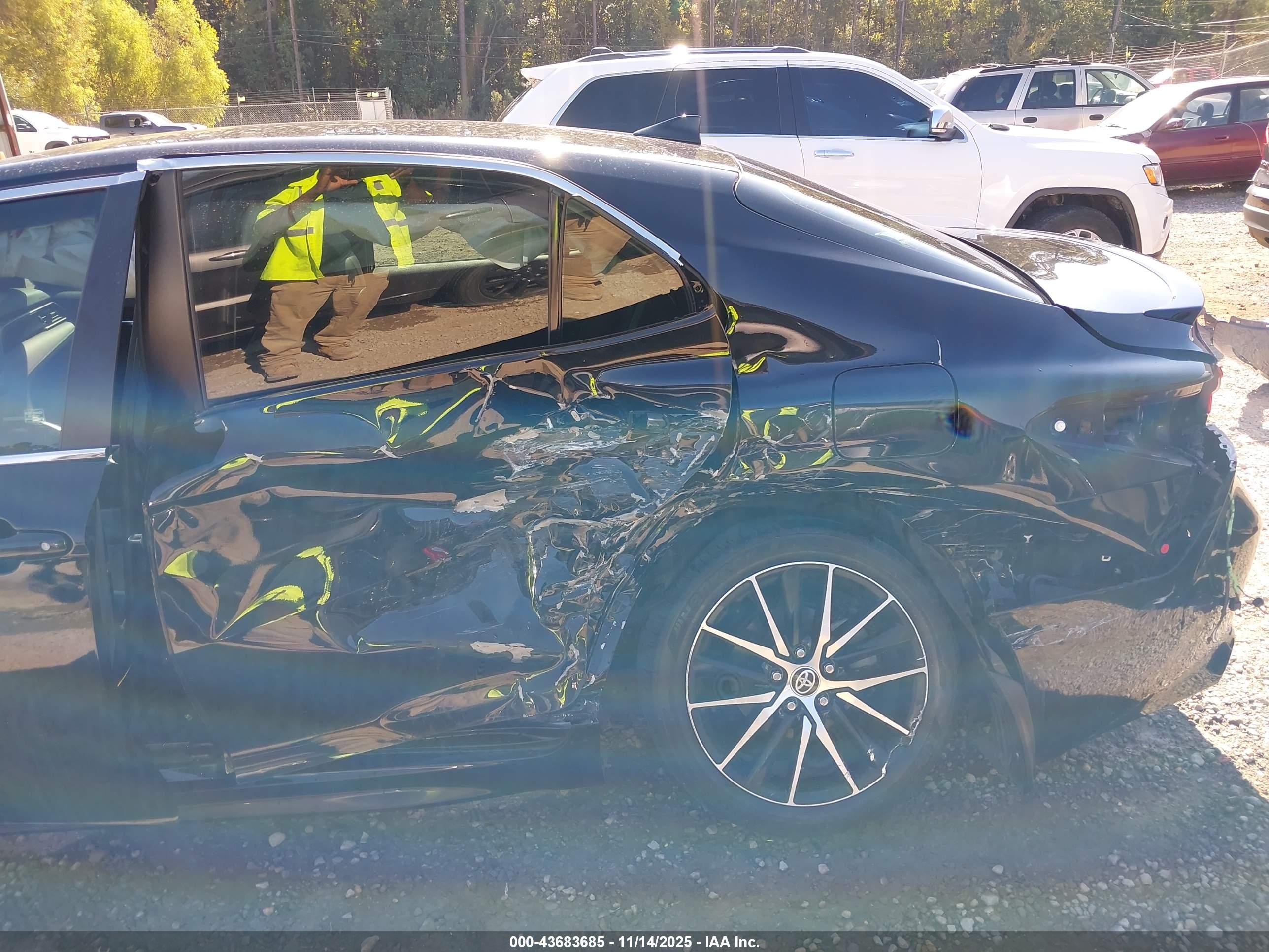 TOYOTA CAMRY image 6