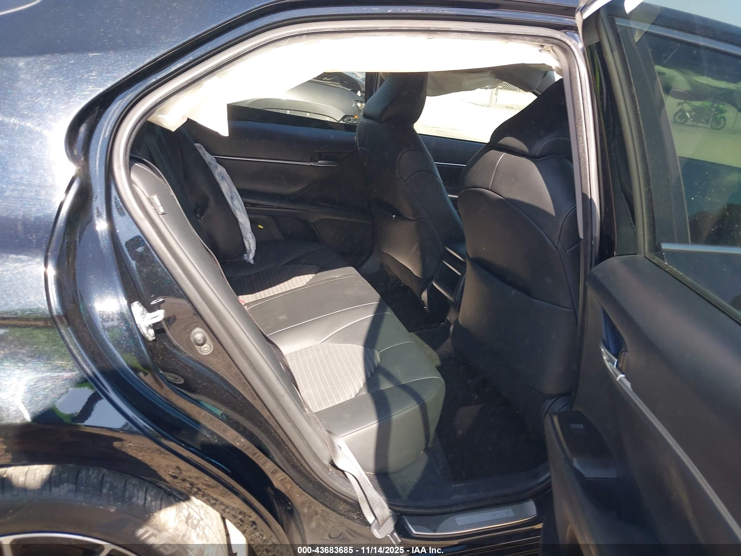 TOYOTA CAMRY image 8
