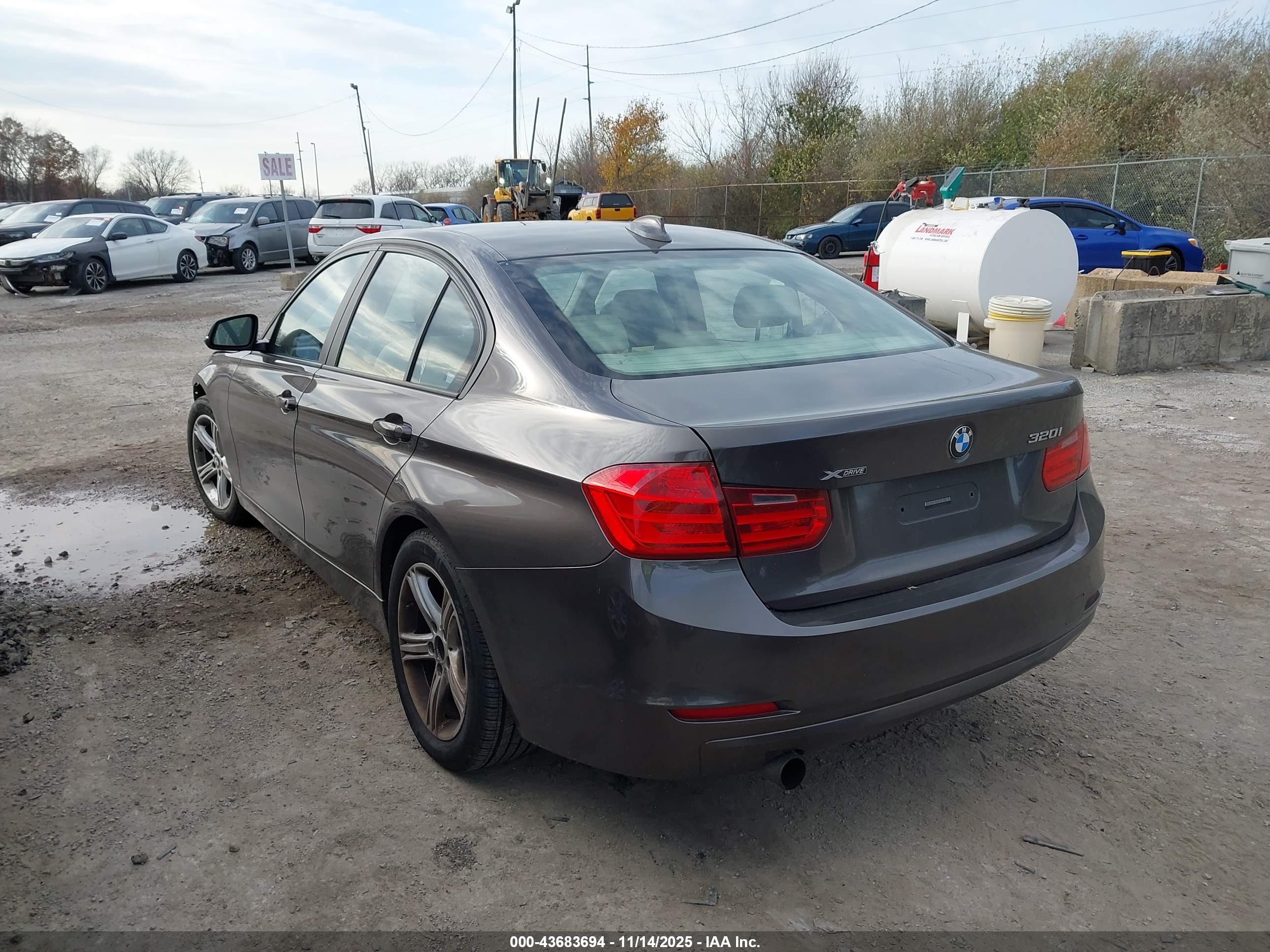 BMW 320I image 3