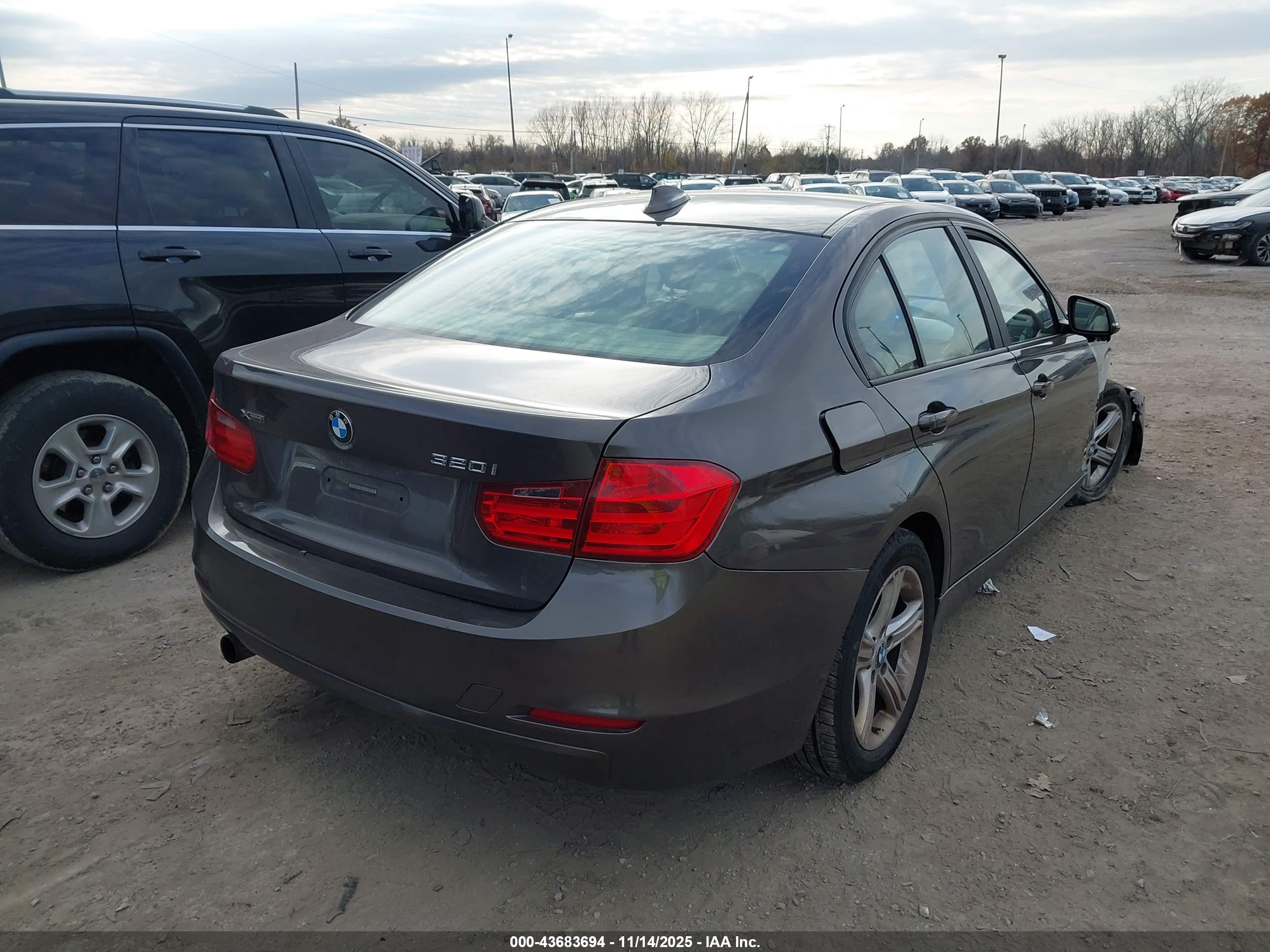 BMW 320I image 4
