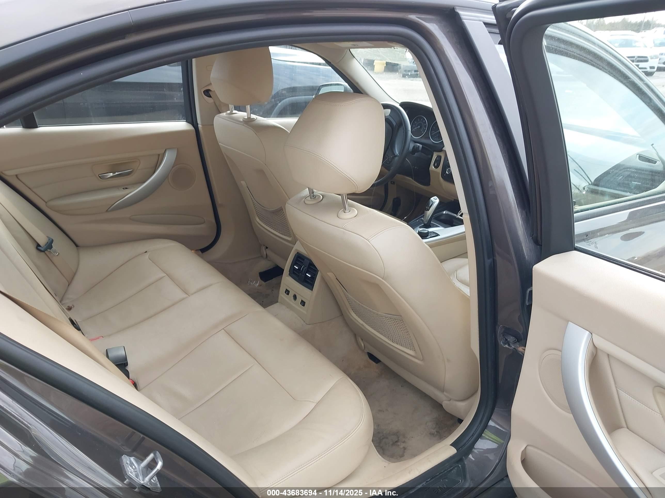 BMW 320I image 8