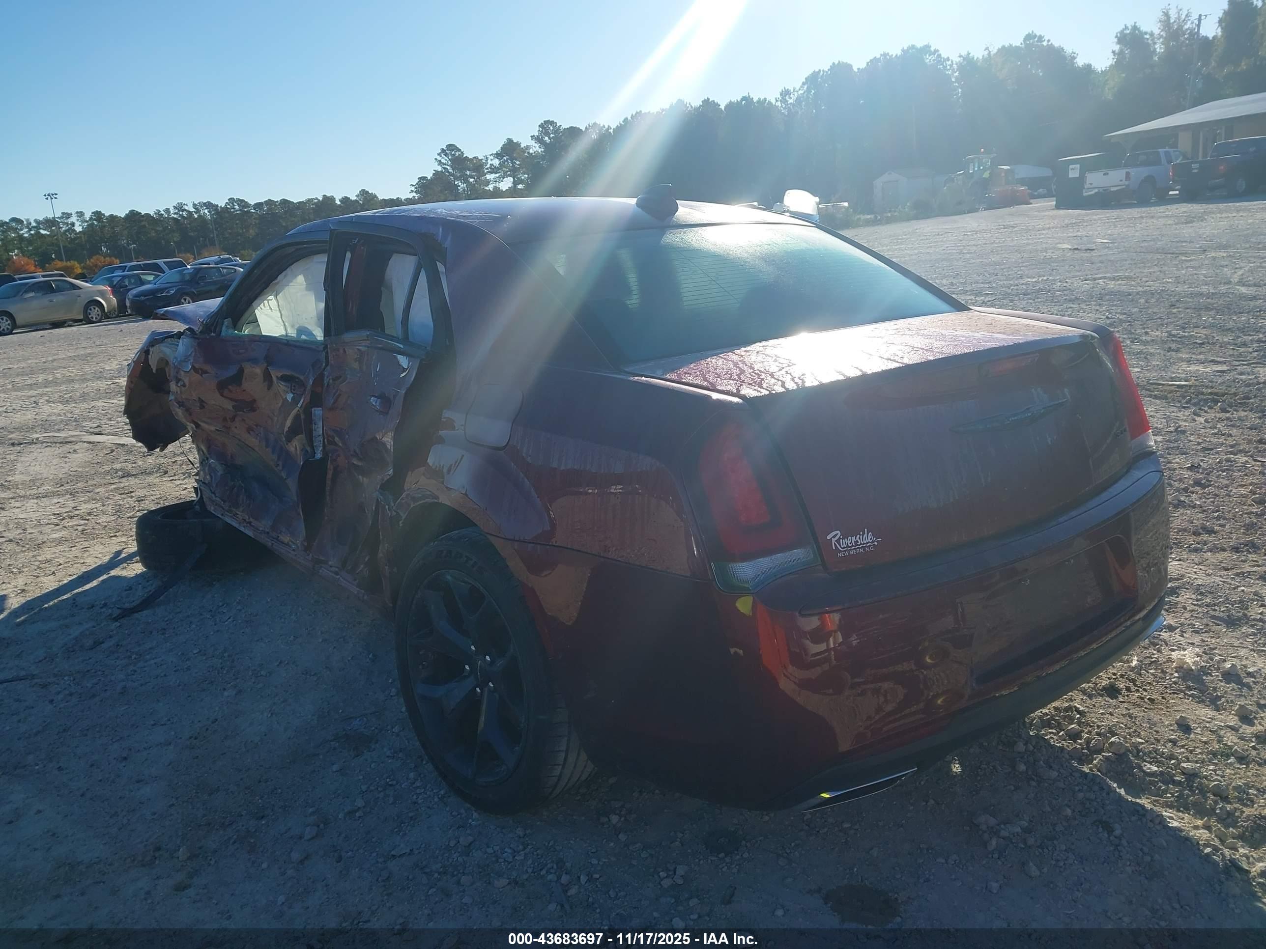 CHRYSLER 300 image 3