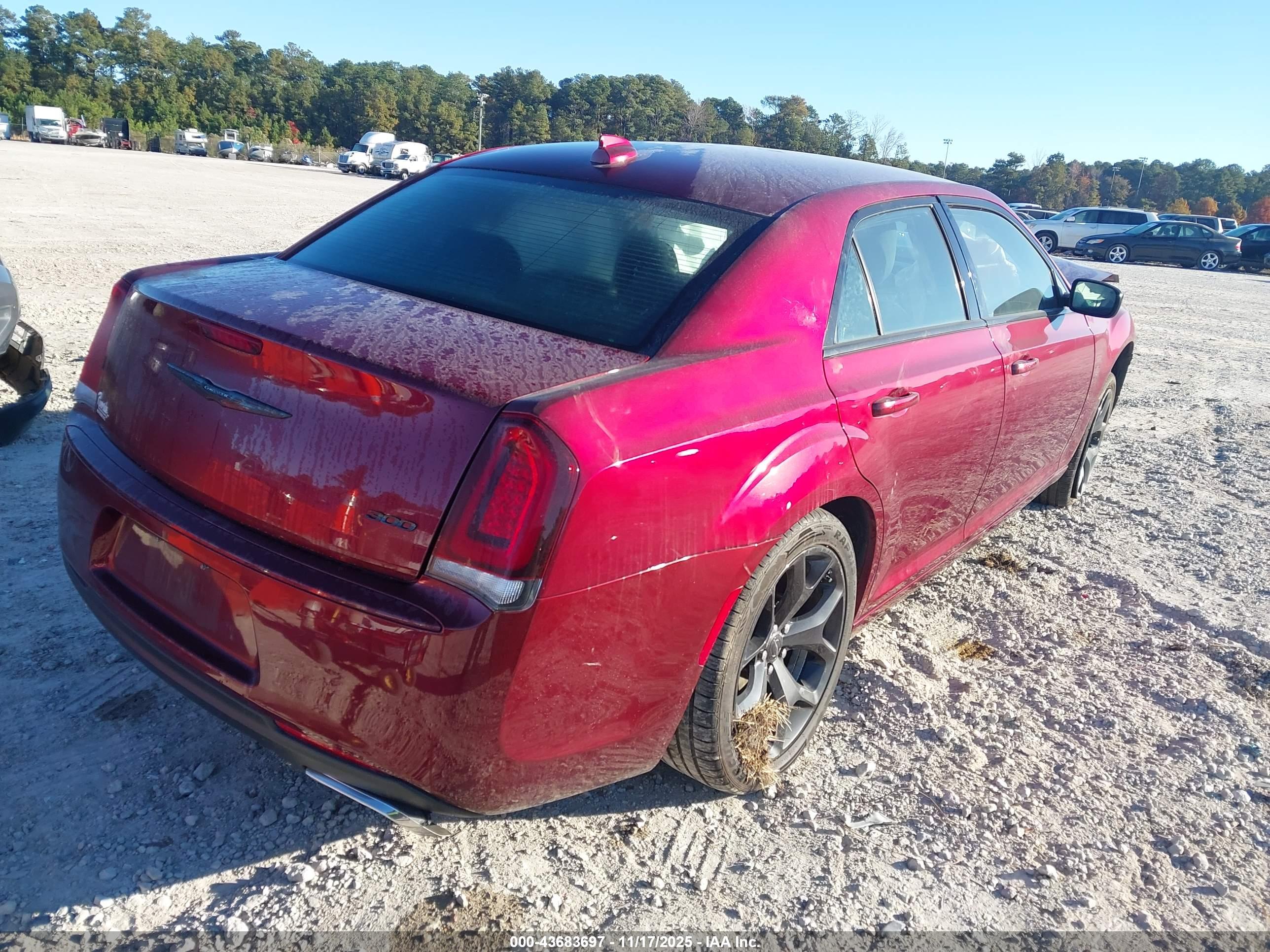 CHRYSLER 300 image 4