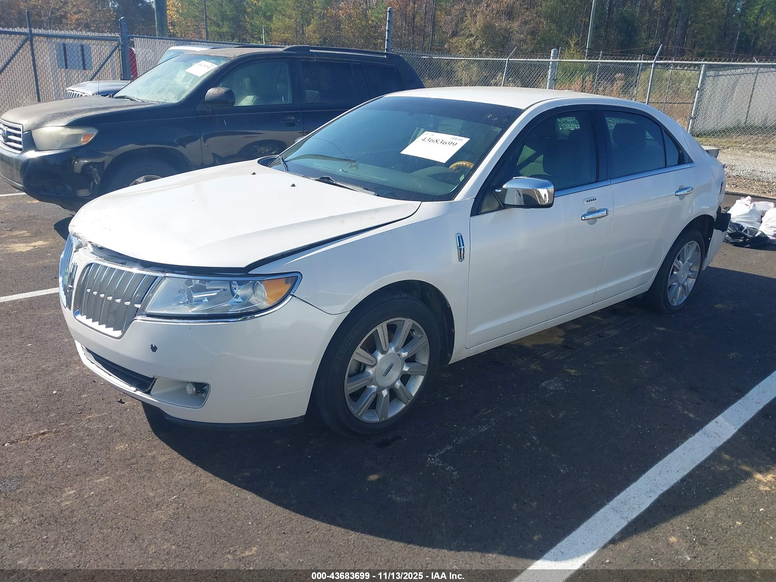 LINCOLN MKZ image 2