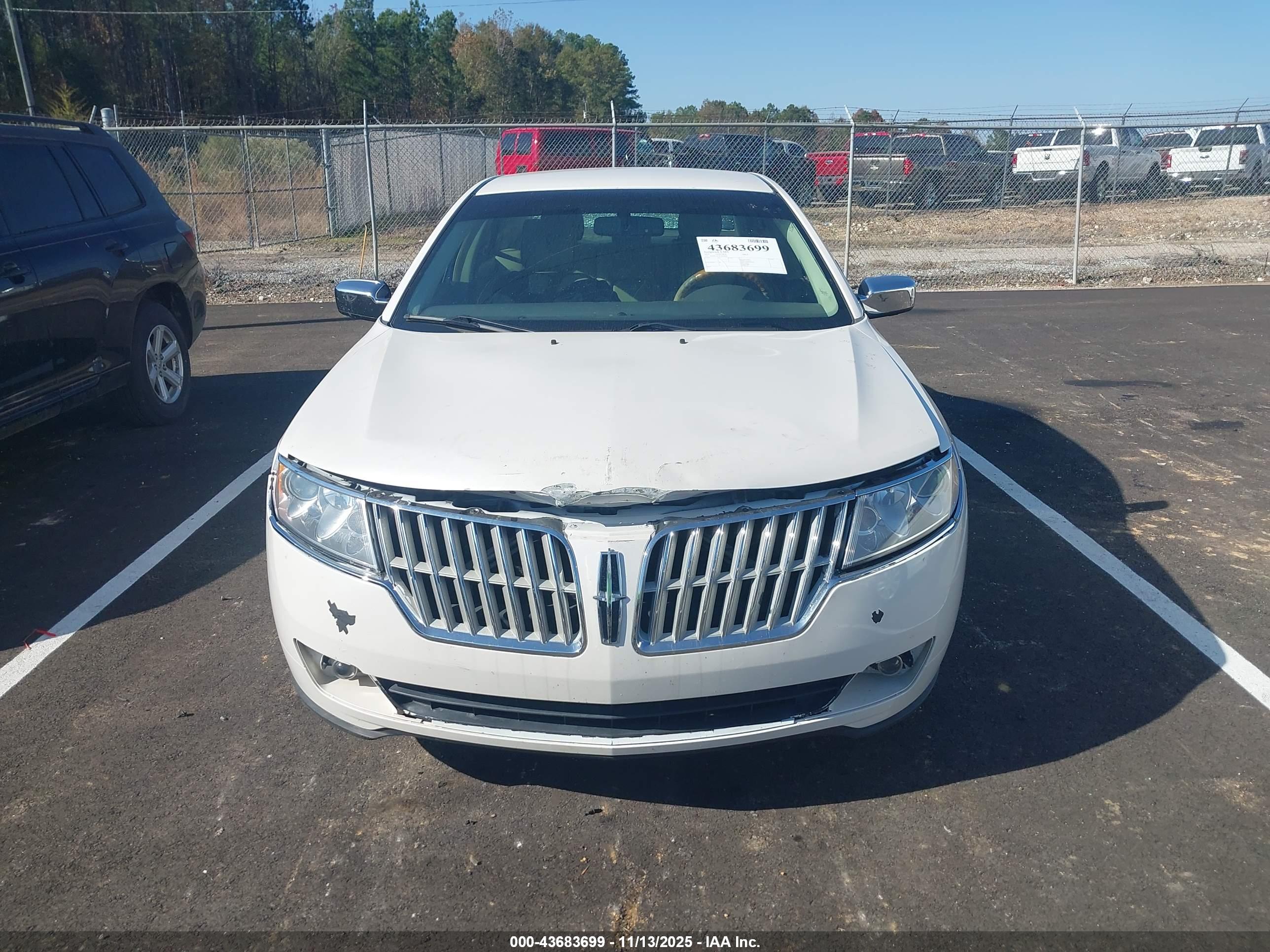 LINCOLN MKZ image 6