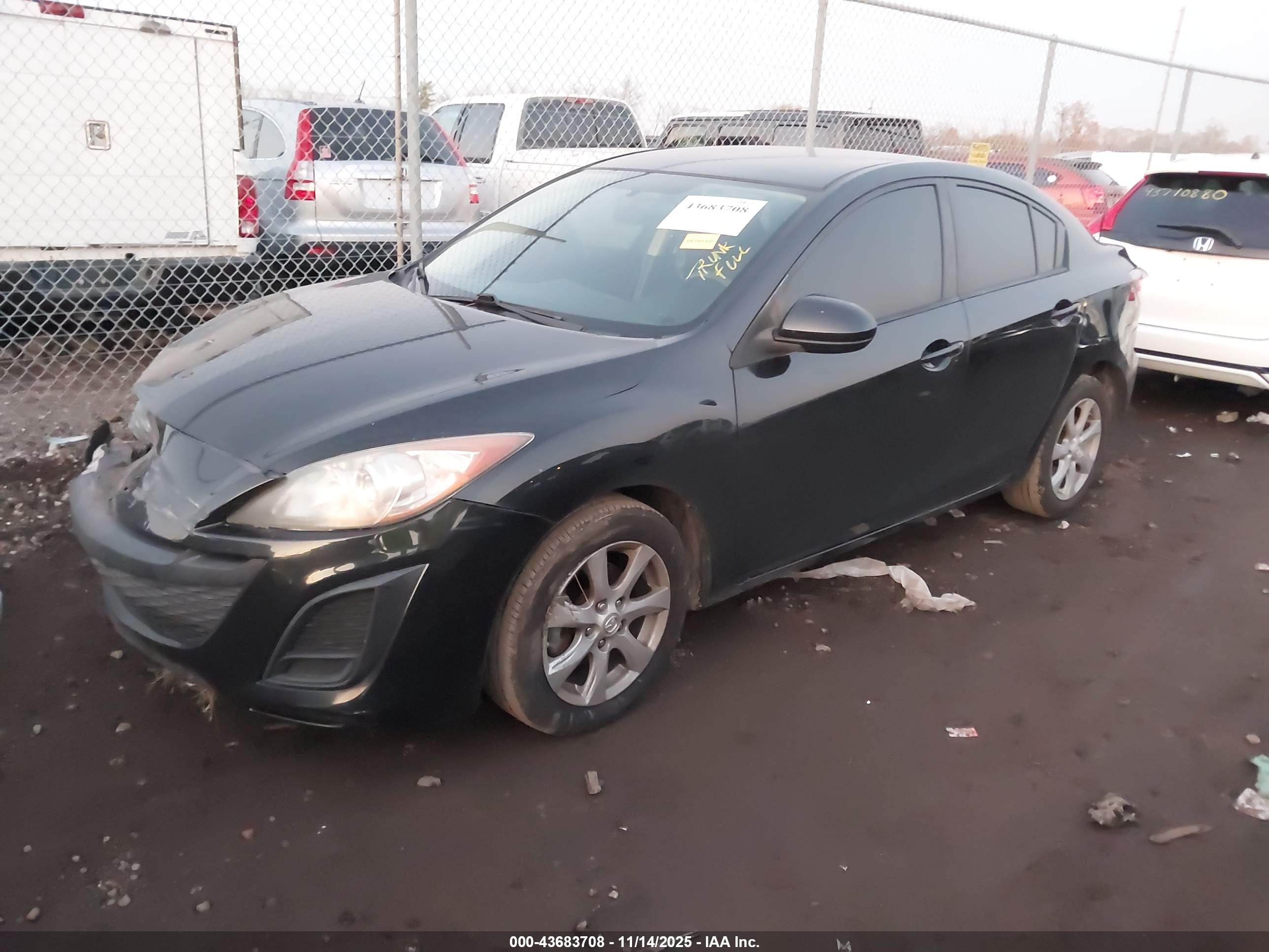 MAZDA MAZDA3 image 2