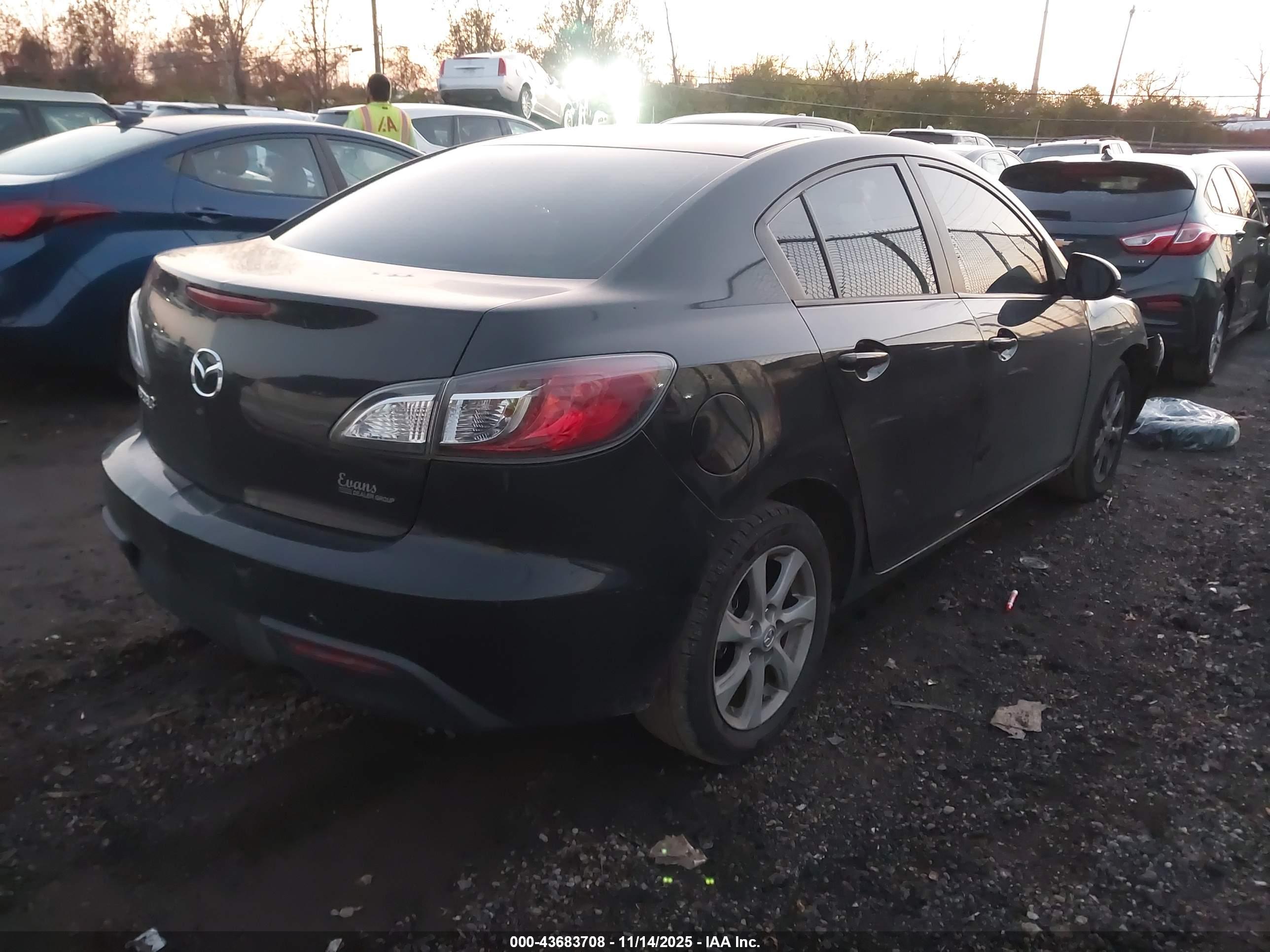 MAZDA MAZDA3 image 4