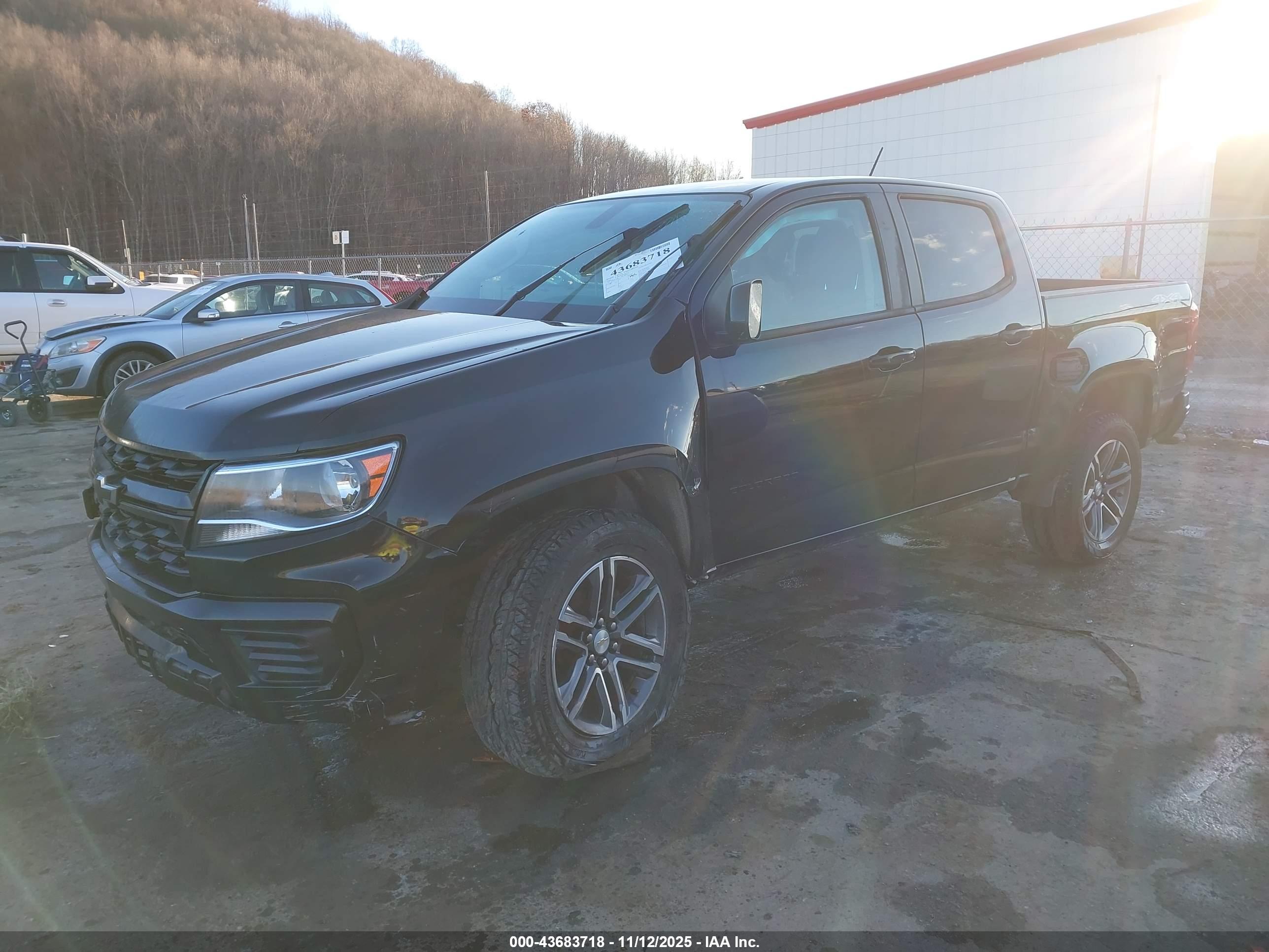 CHEVROLET COLORADO image 2