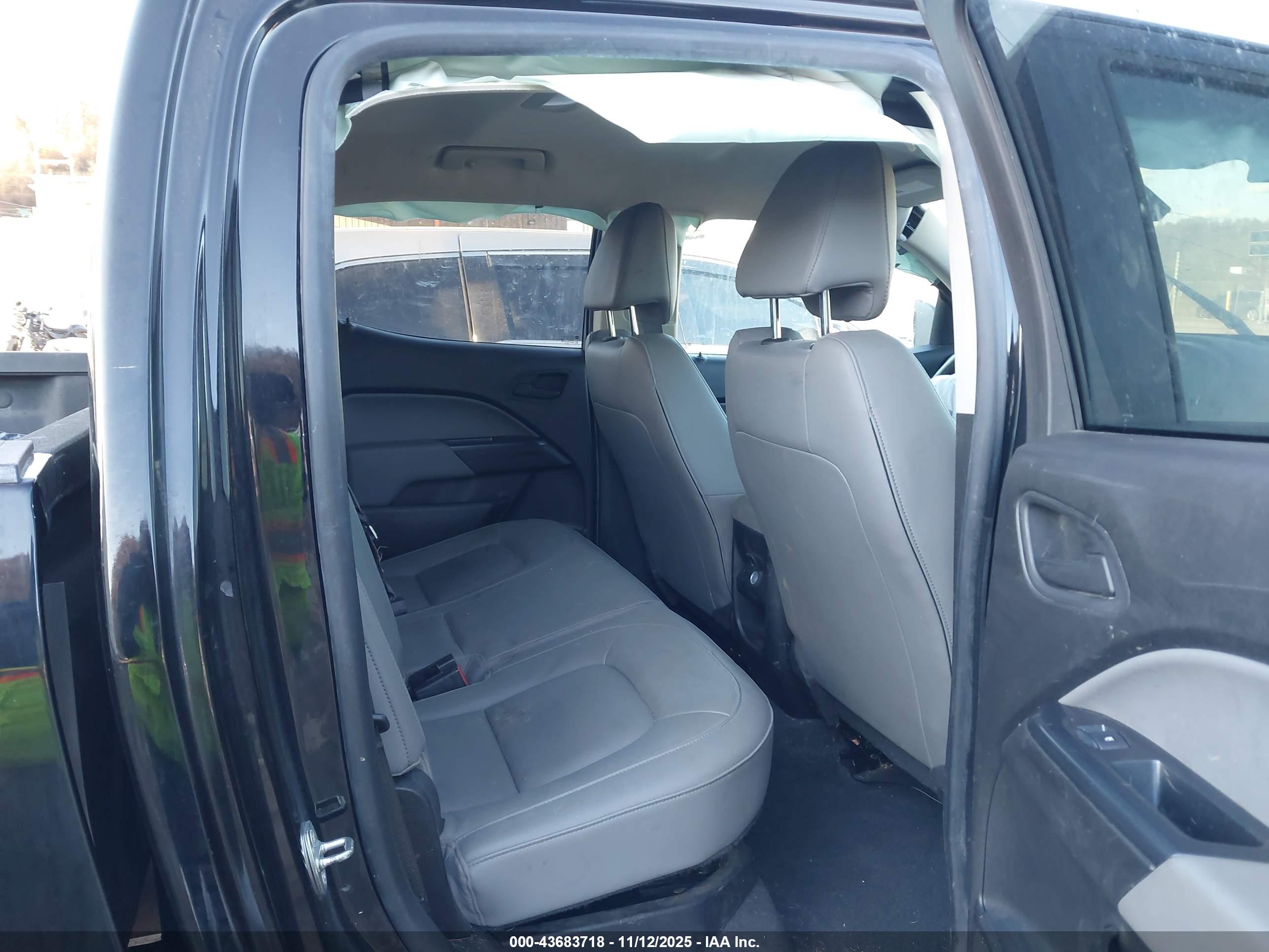 CHEVROLET COLORADO image 8