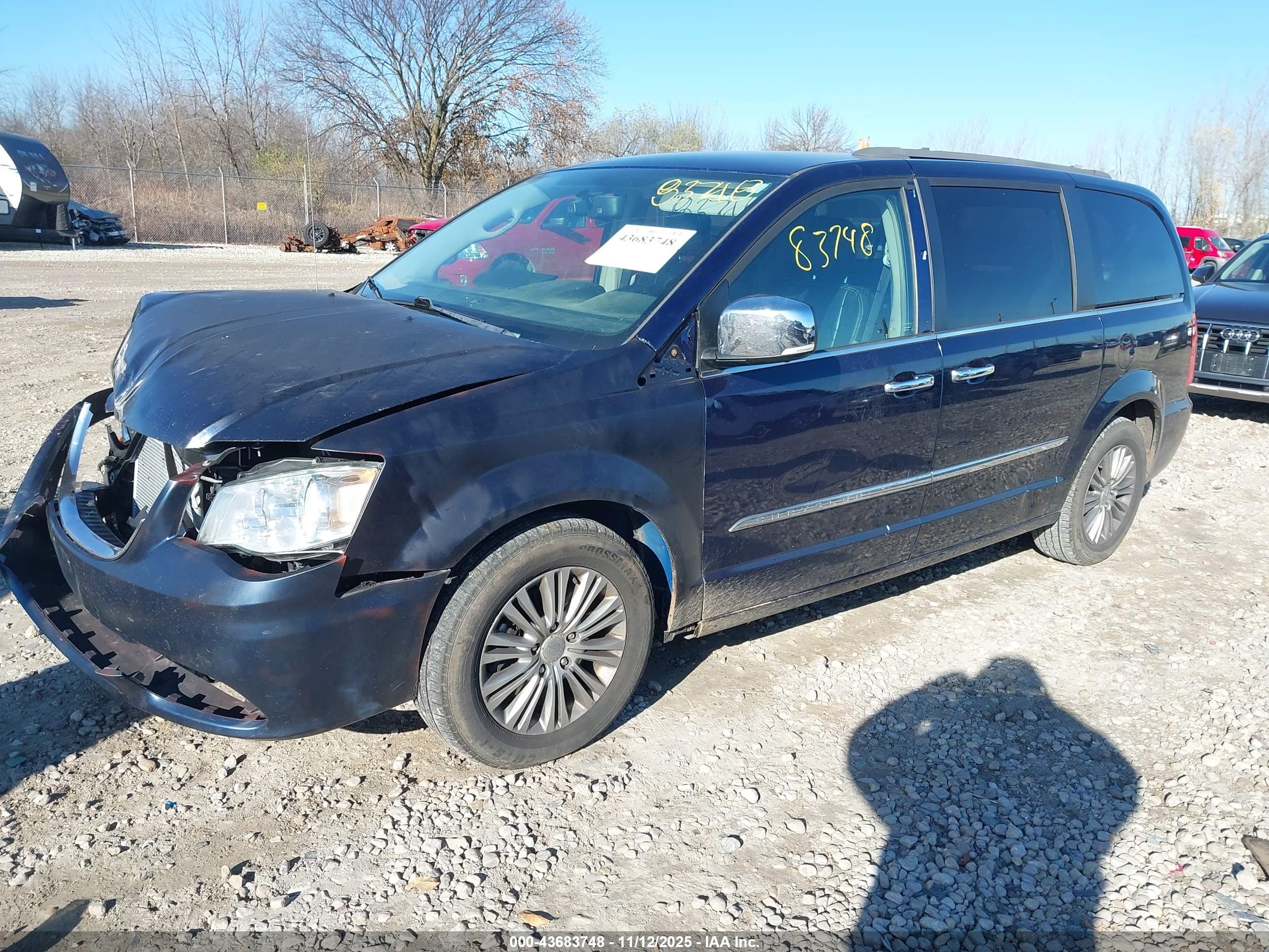 CHRYSLER TOWN image 2