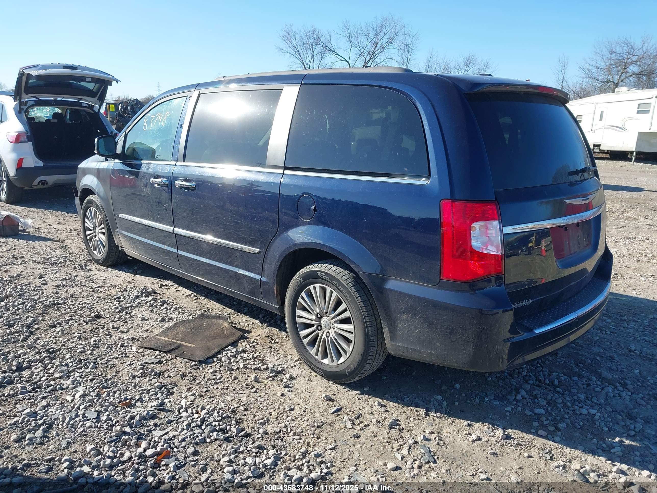 CHRYSLER TOWN image 3
