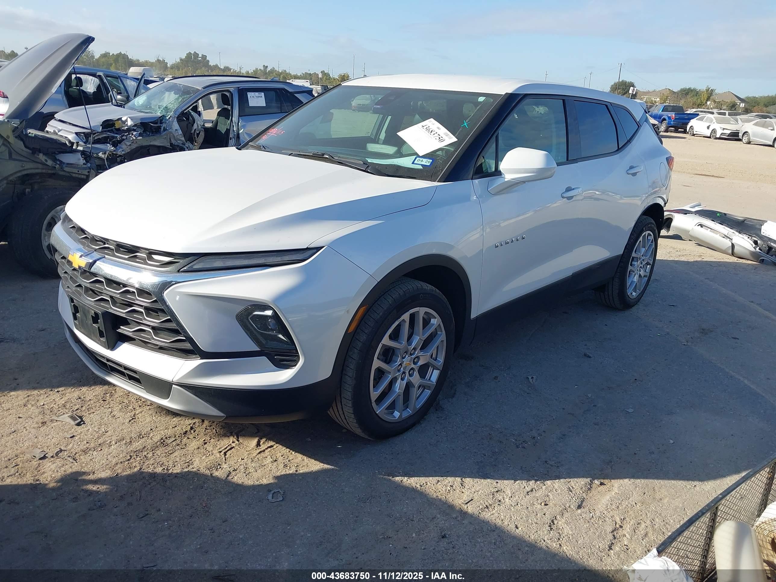 CHEVROLET BLAZER image 2