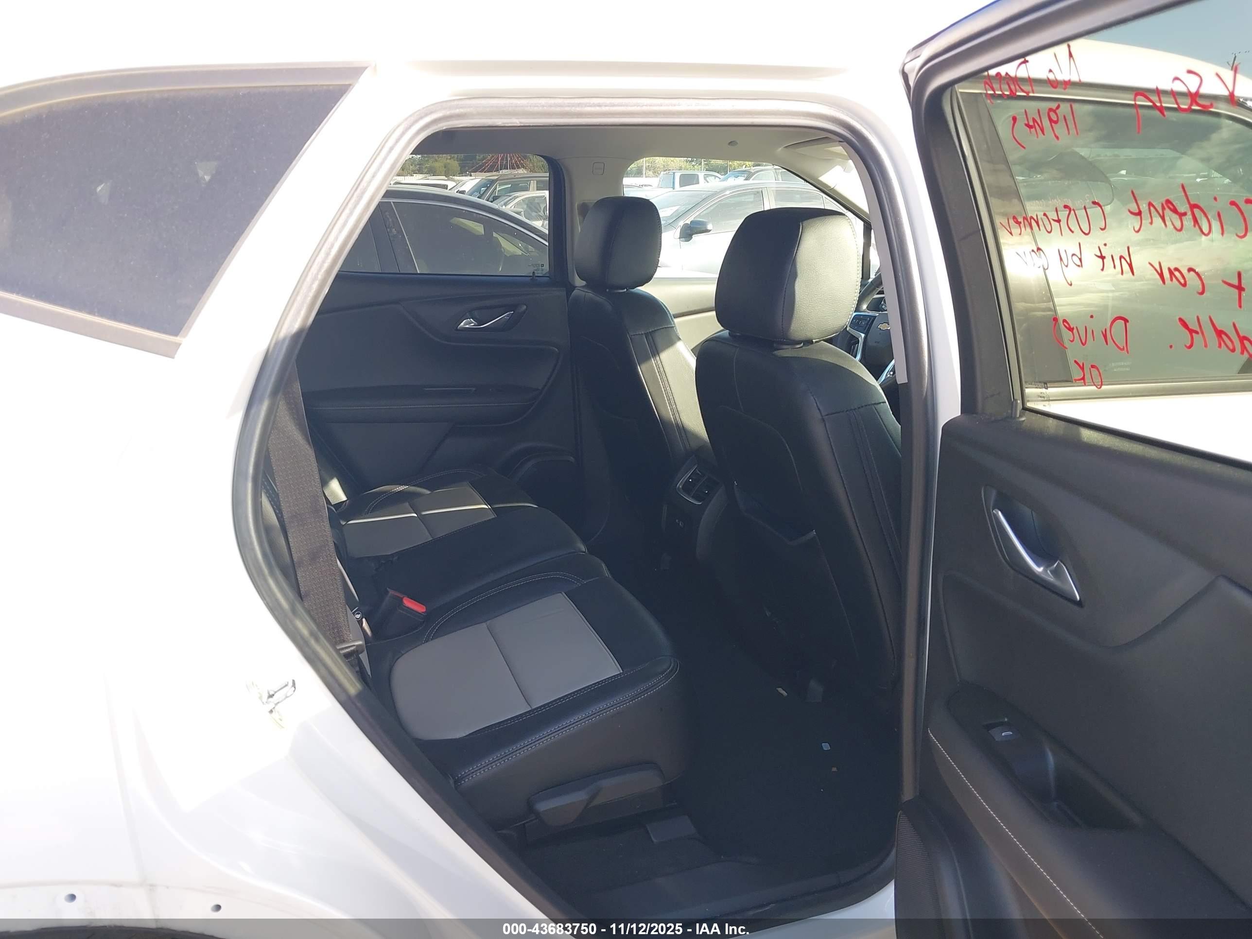 CHEVROLET BLAZER image 8