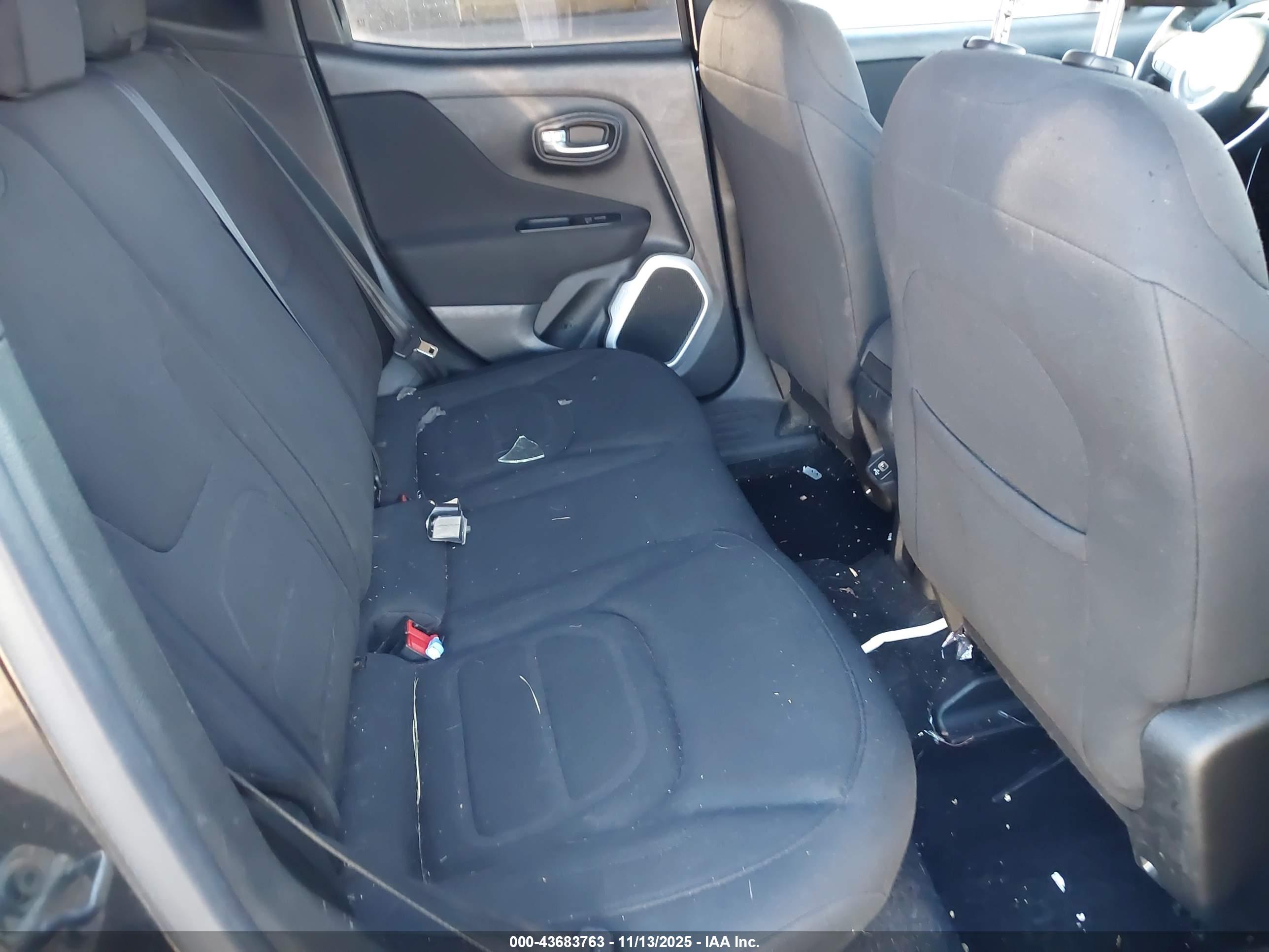 JEEP RENEGADE image 8