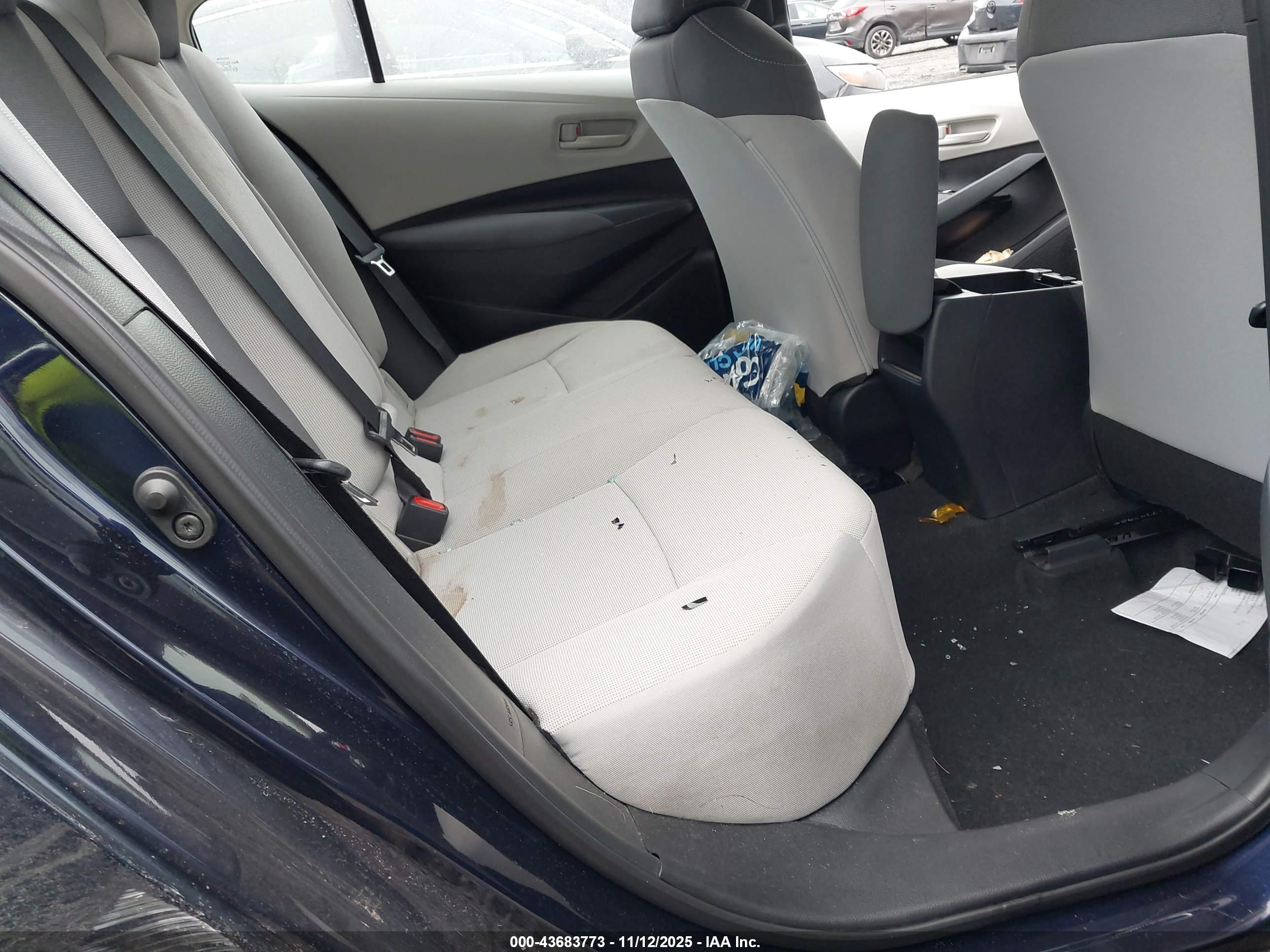 TOYOTA COROLLA image 8