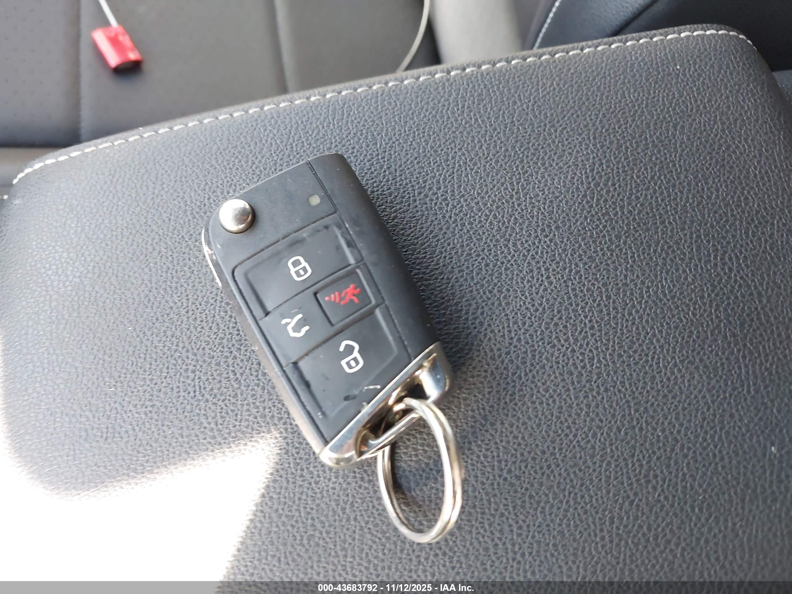 VOLKSWAGEN TIGUAN image 11