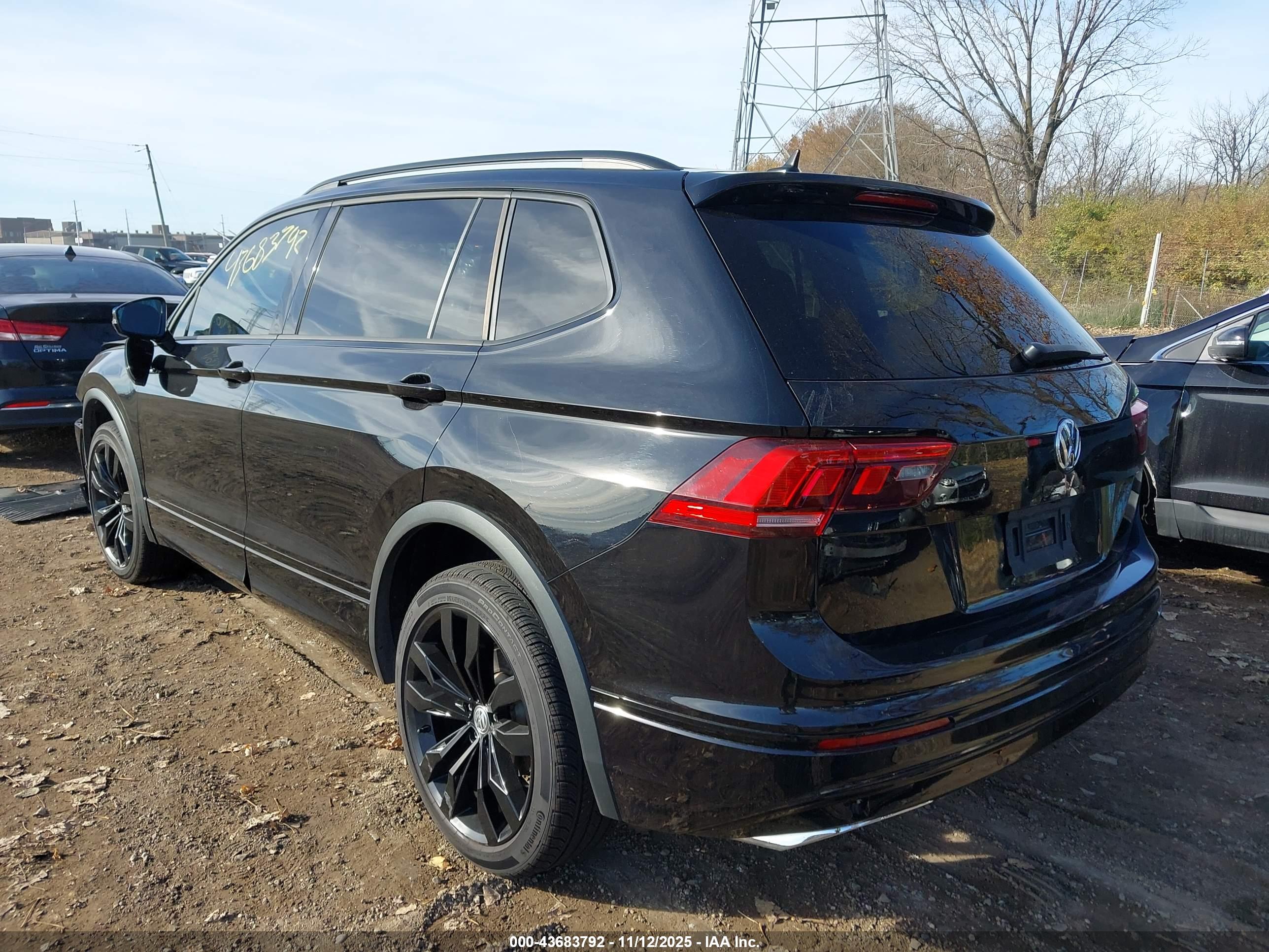 VOLKSWAGEN TIGUAN image 3