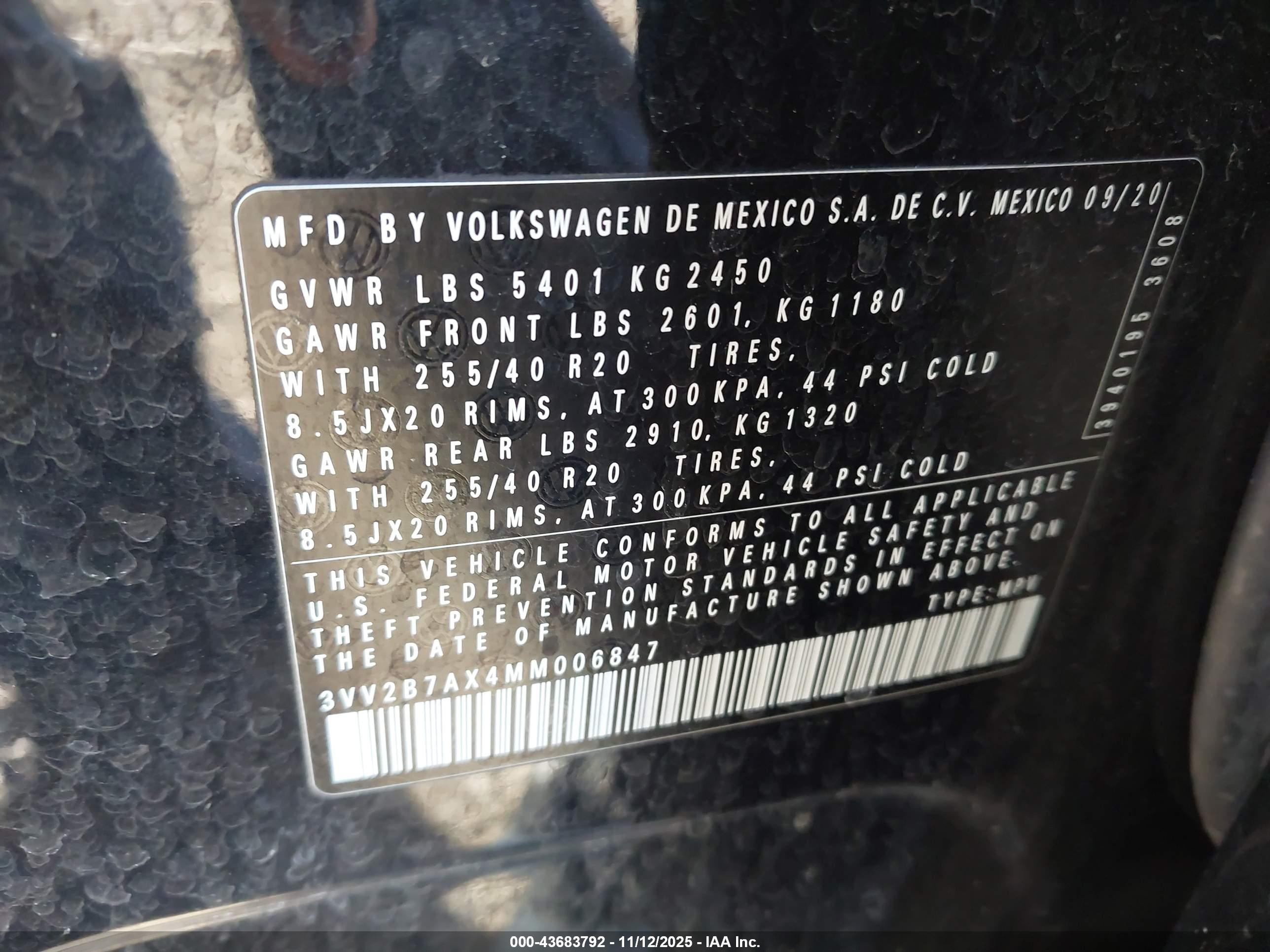 VOLKSWAGEN TIGUAN image 9