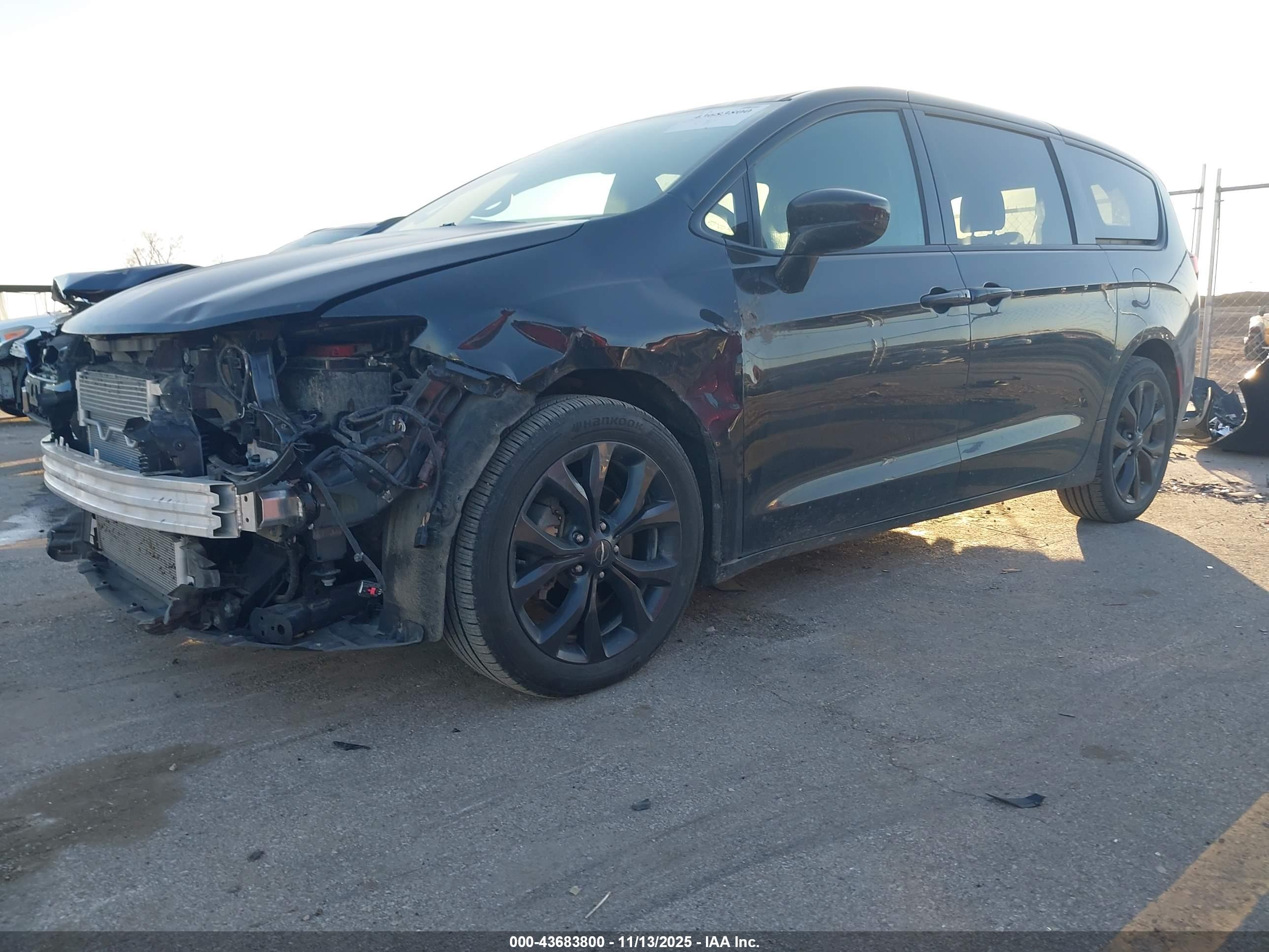 CHRYSLER PACIFICA image 2