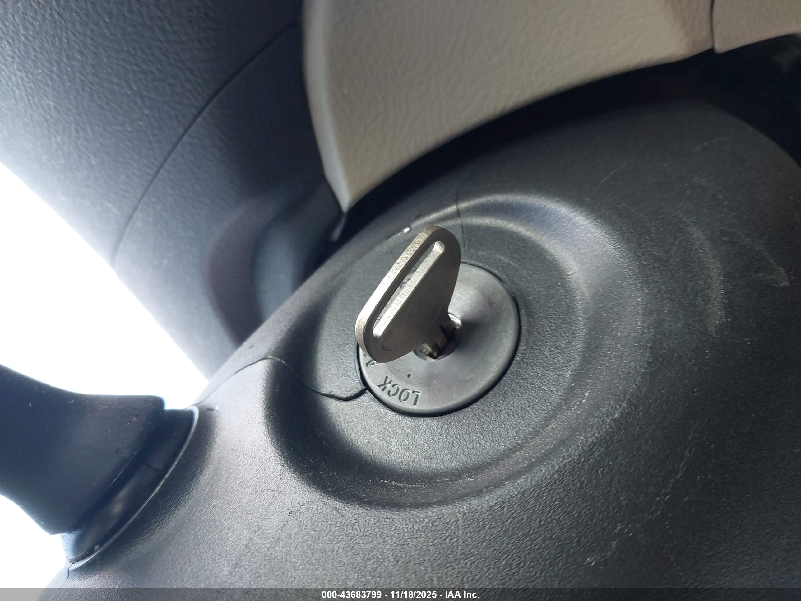 TOYOTA YARIS image 11